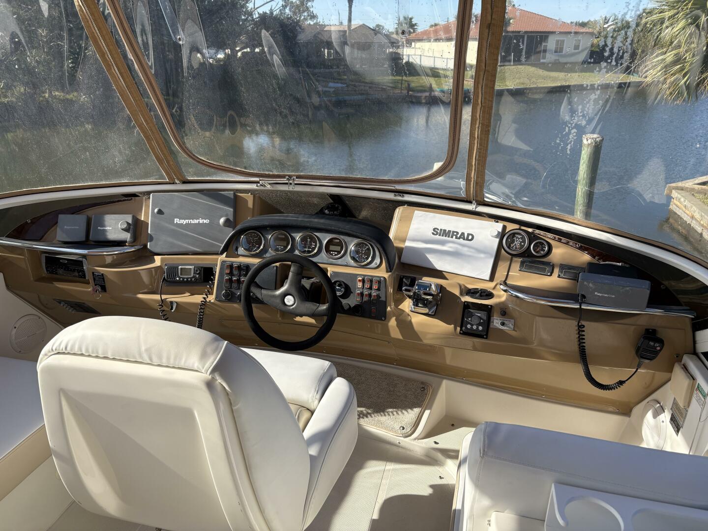 2005 Carver 396 - Image 9