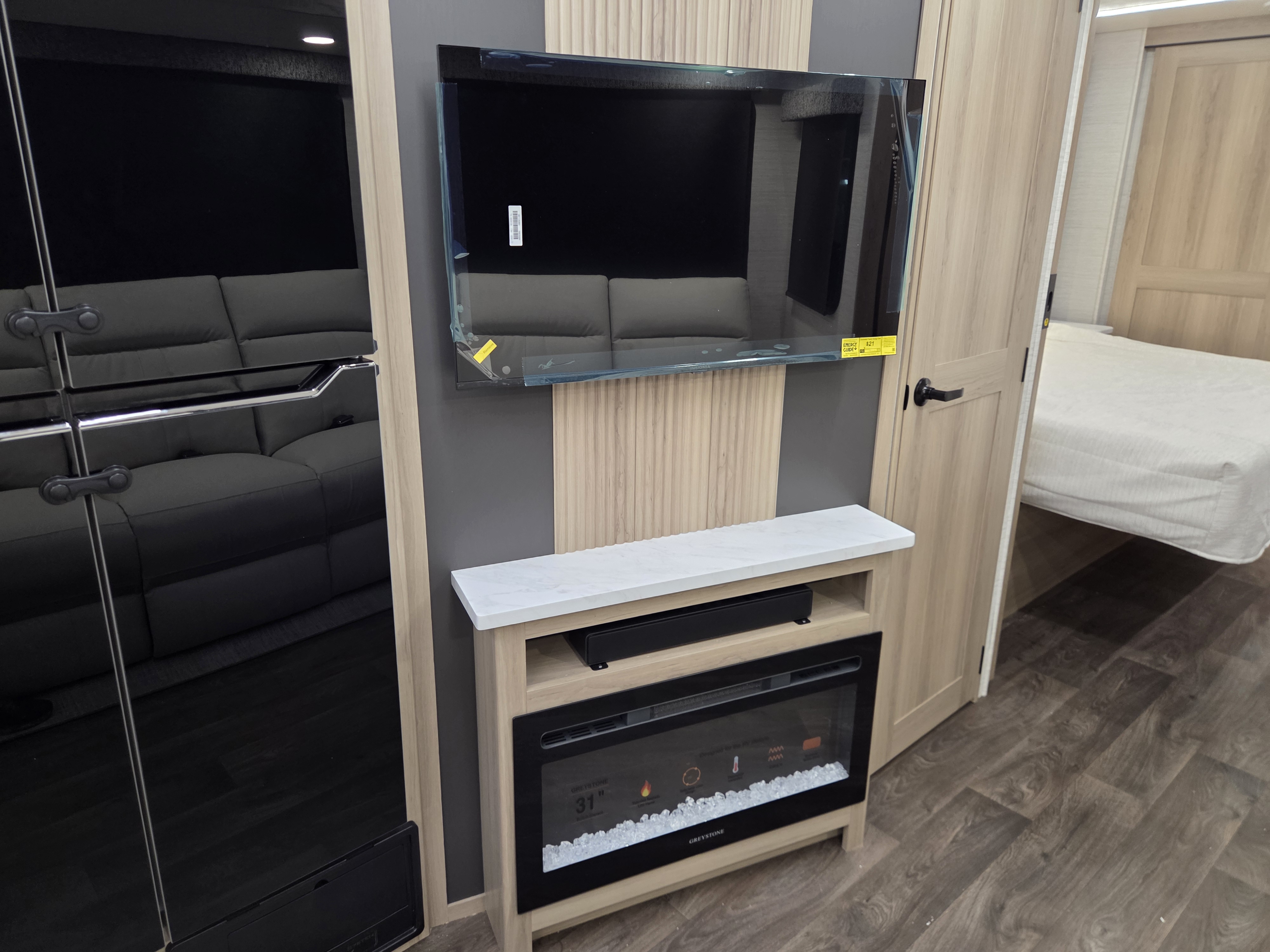 2027 Dynamax Europa S 37CA - Image 10
