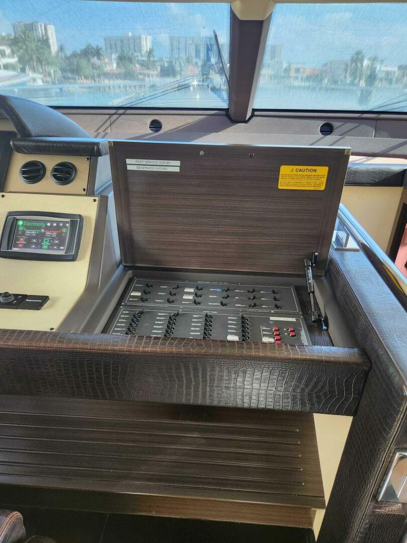 2014 Azimut Flybridge - Image 53