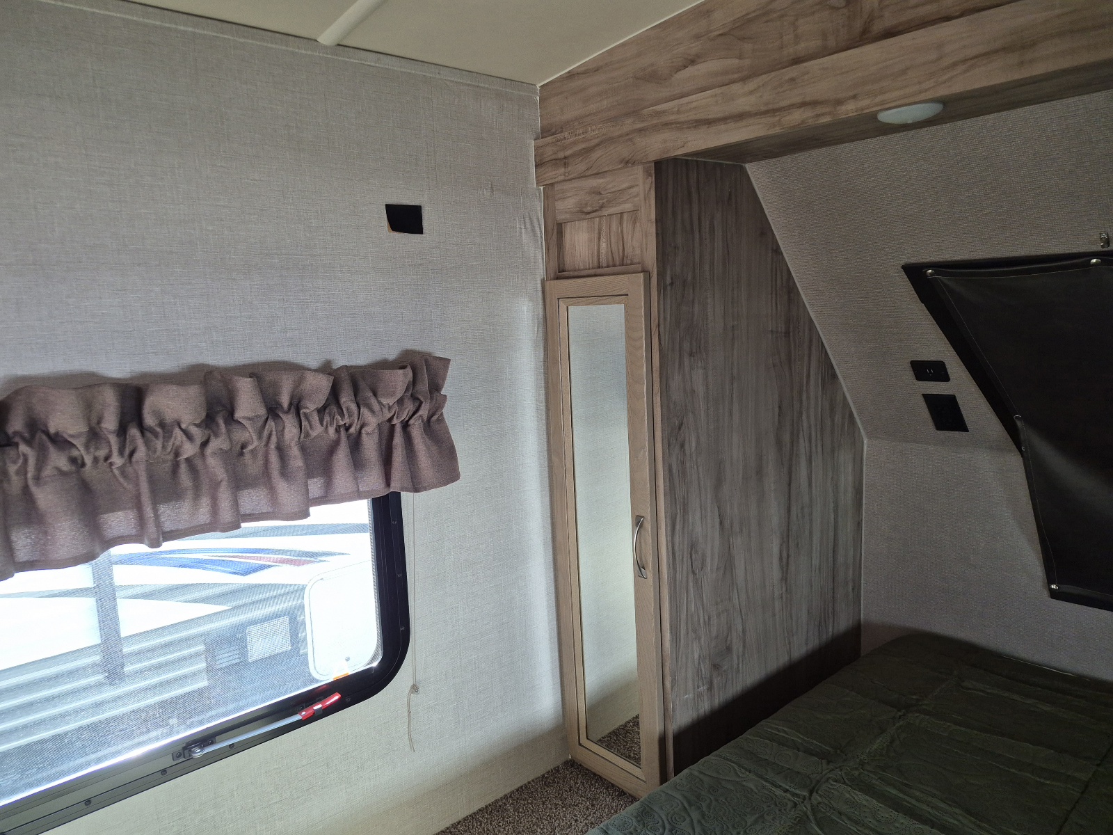 2020 Palomino Solaire Ultra-Lite 249 RBS - Image 14