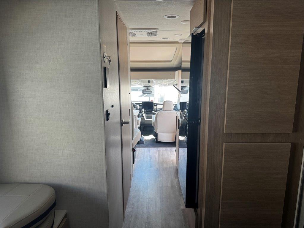 2027 Thor Motor Coach Gemini Trip 22MT - Image 28