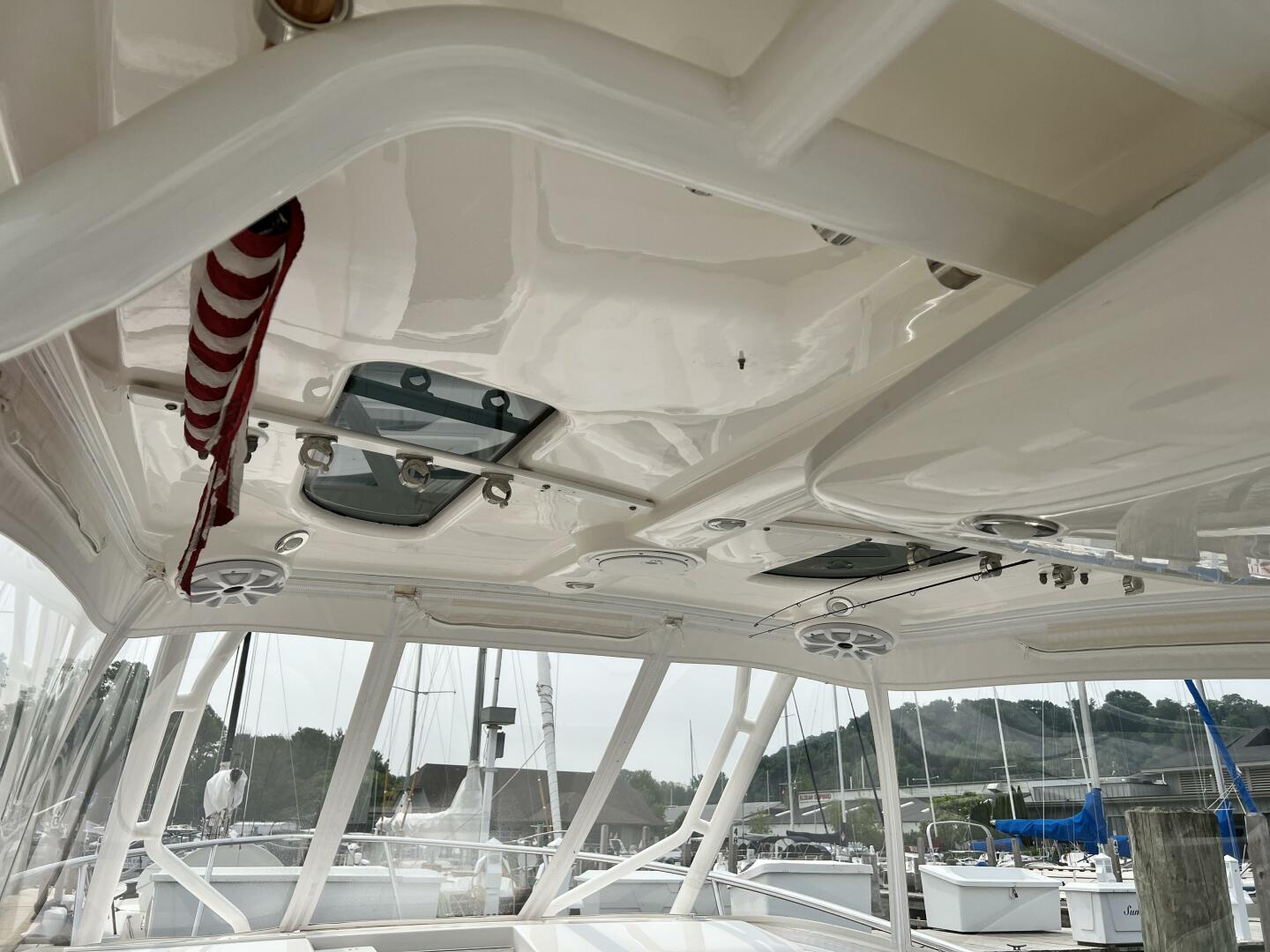 2012 Everglades 350 LX - Image 26