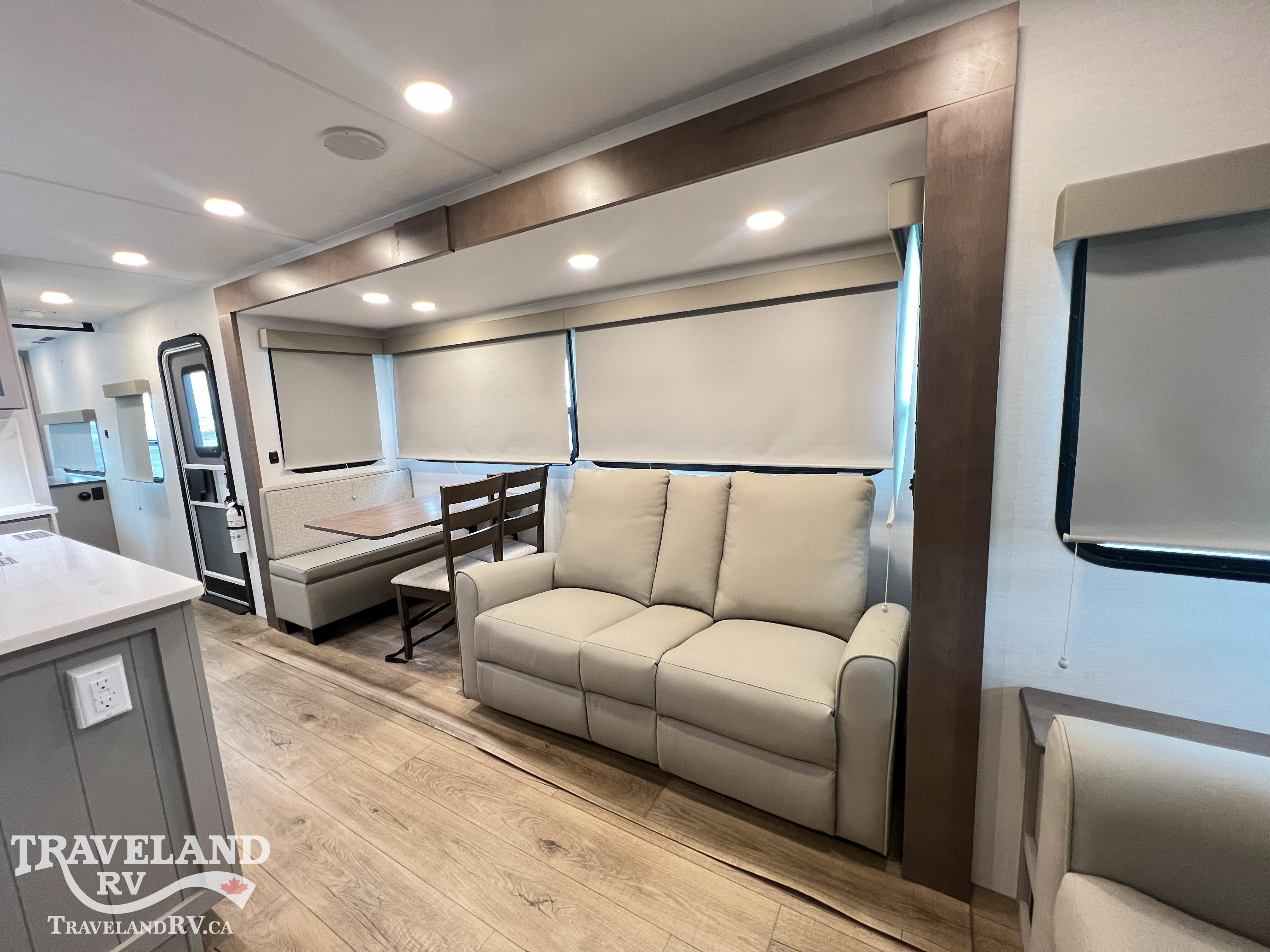 2026 Alliance RV AVENUE 332RL - Image 12