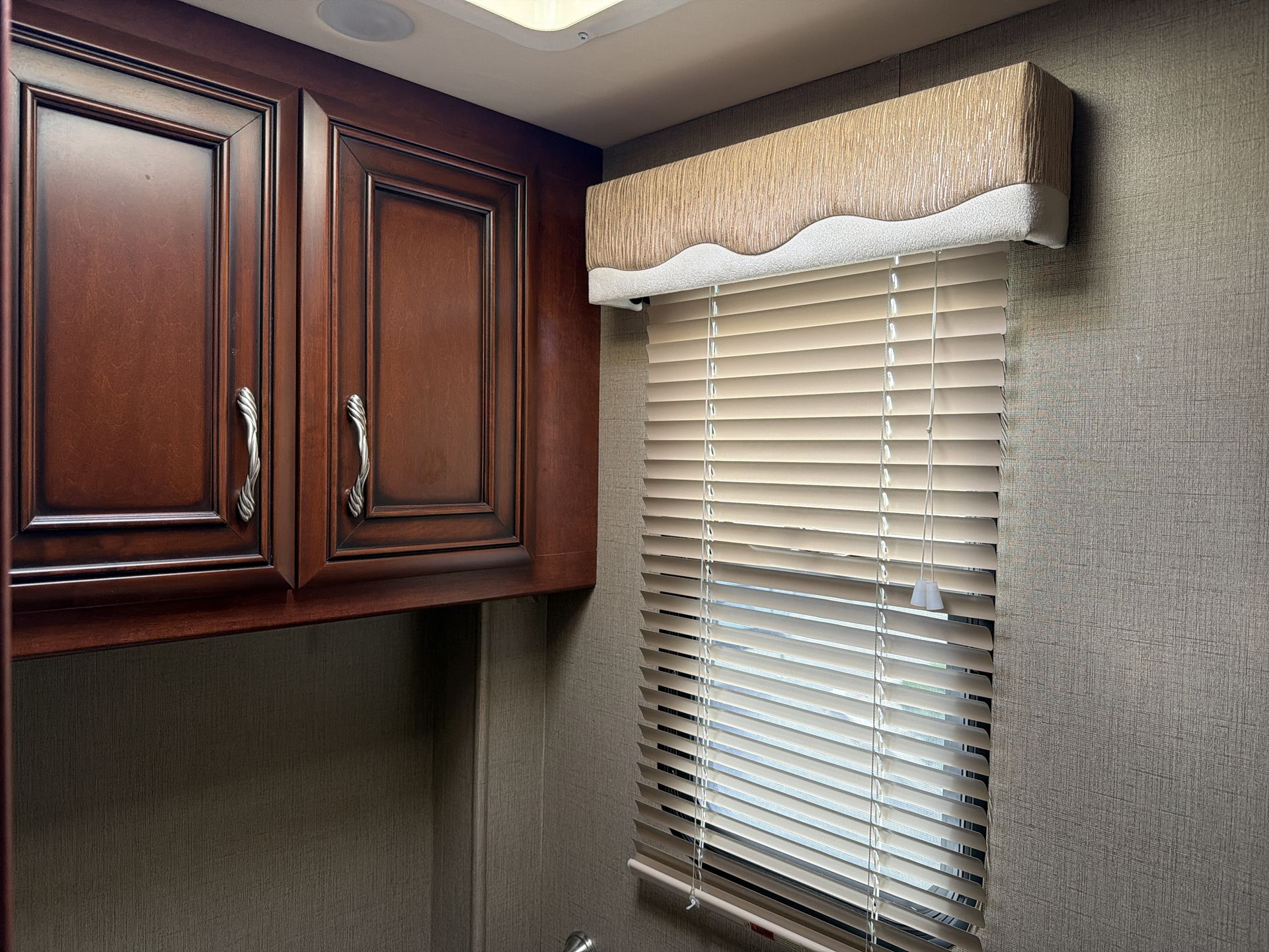 2014 Newmar Bay Star 3309 - Image 49