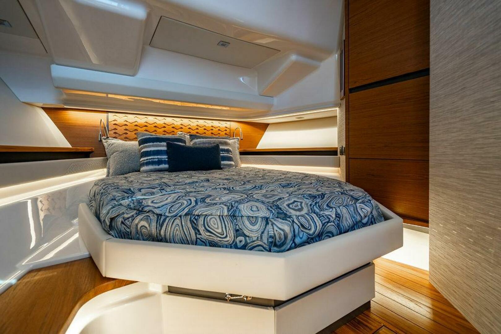 2025 Tiara Yachts 48 LS - Image 44