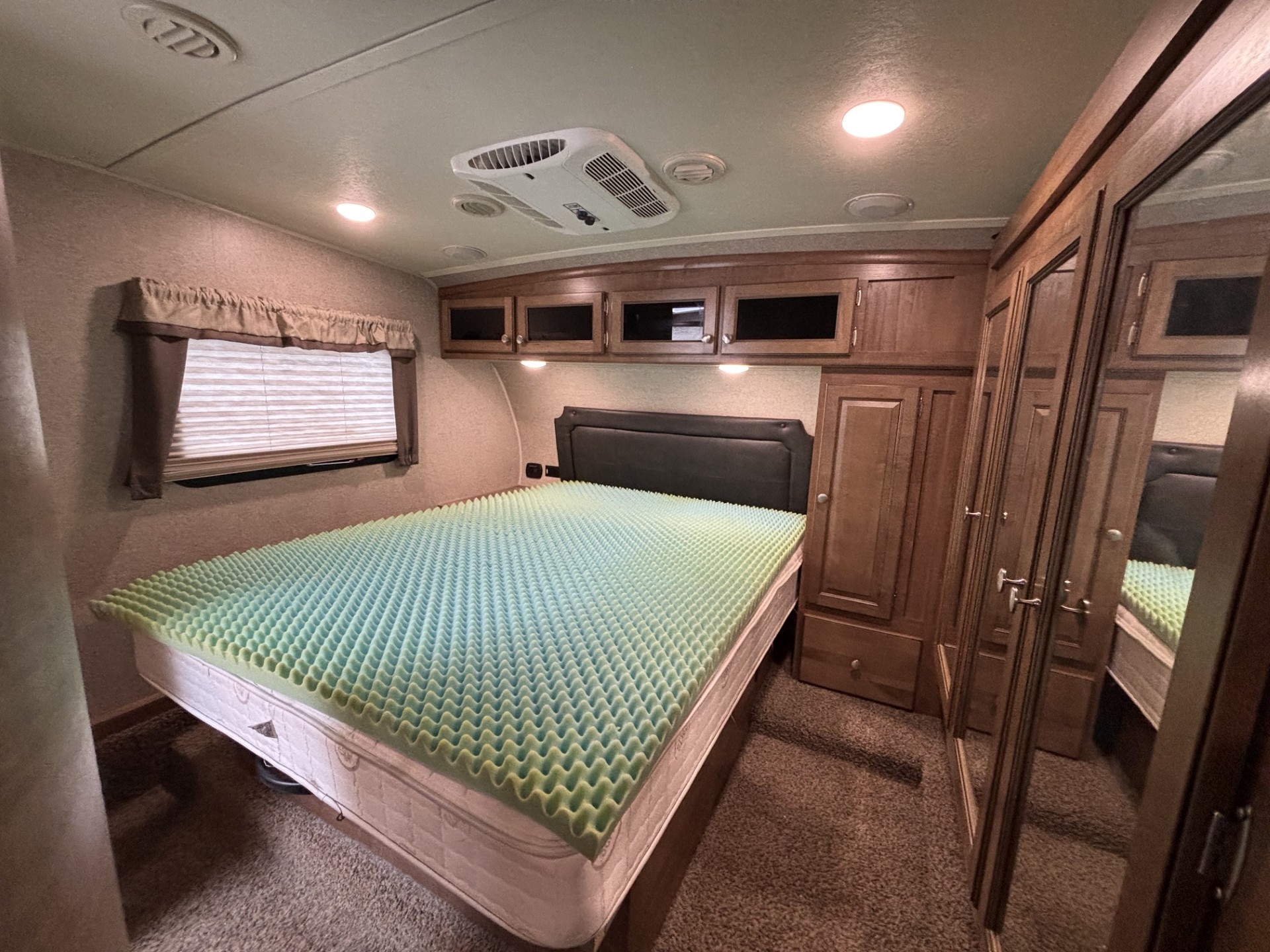 2018 Forest River Rockwood Ultra Lite 2650WS - Image 15