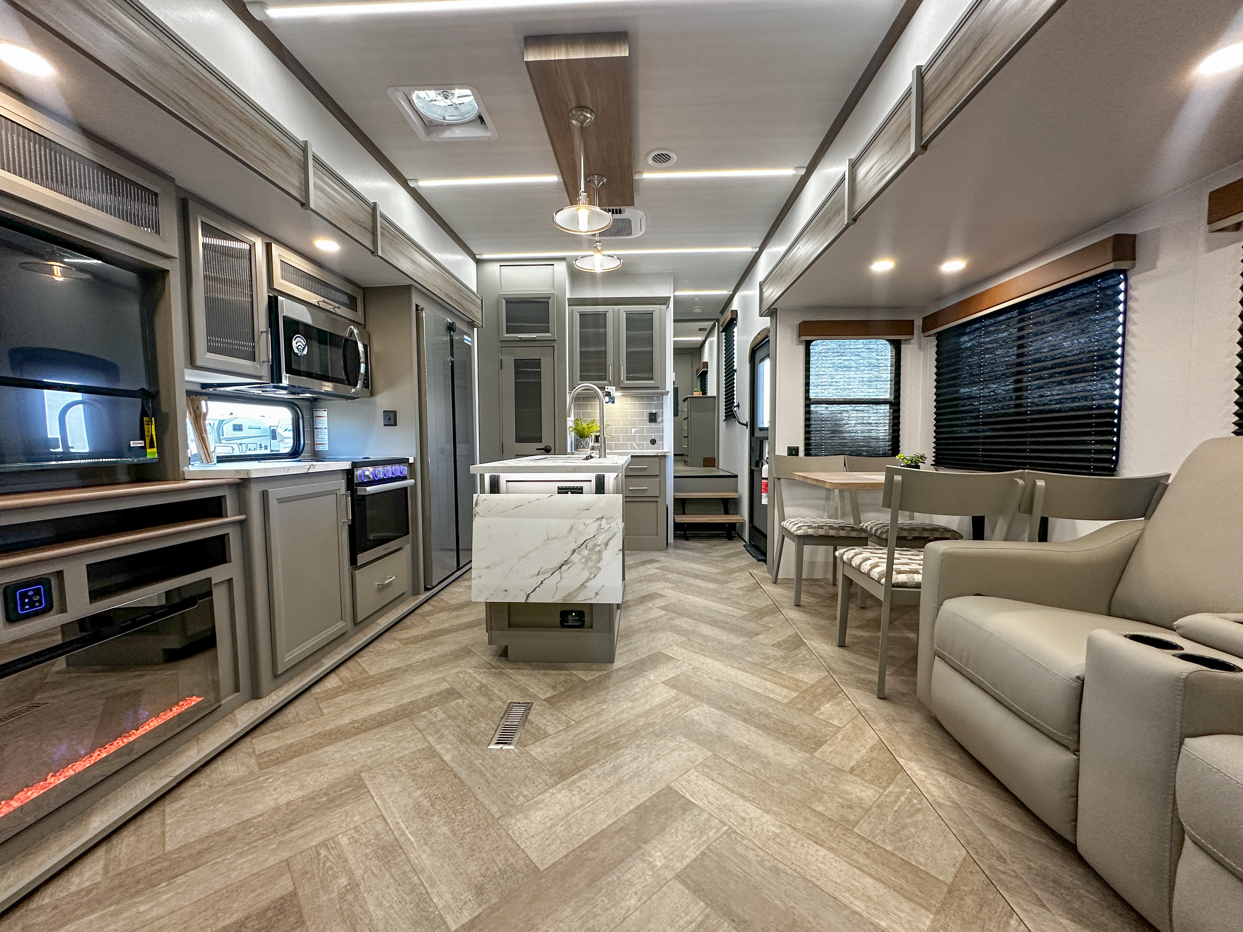2026 Keystone Sprinter 3920DSL - Image 26