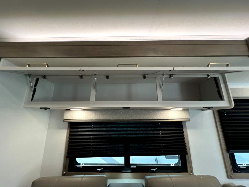 2027 ENTEGRA COACH ODYSSEY 30Z - Image 10