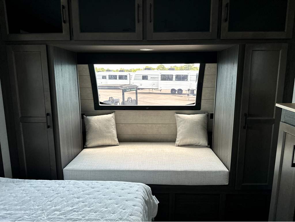 2027 VENTURE RV SPORTTREK 336VRK - Image 23