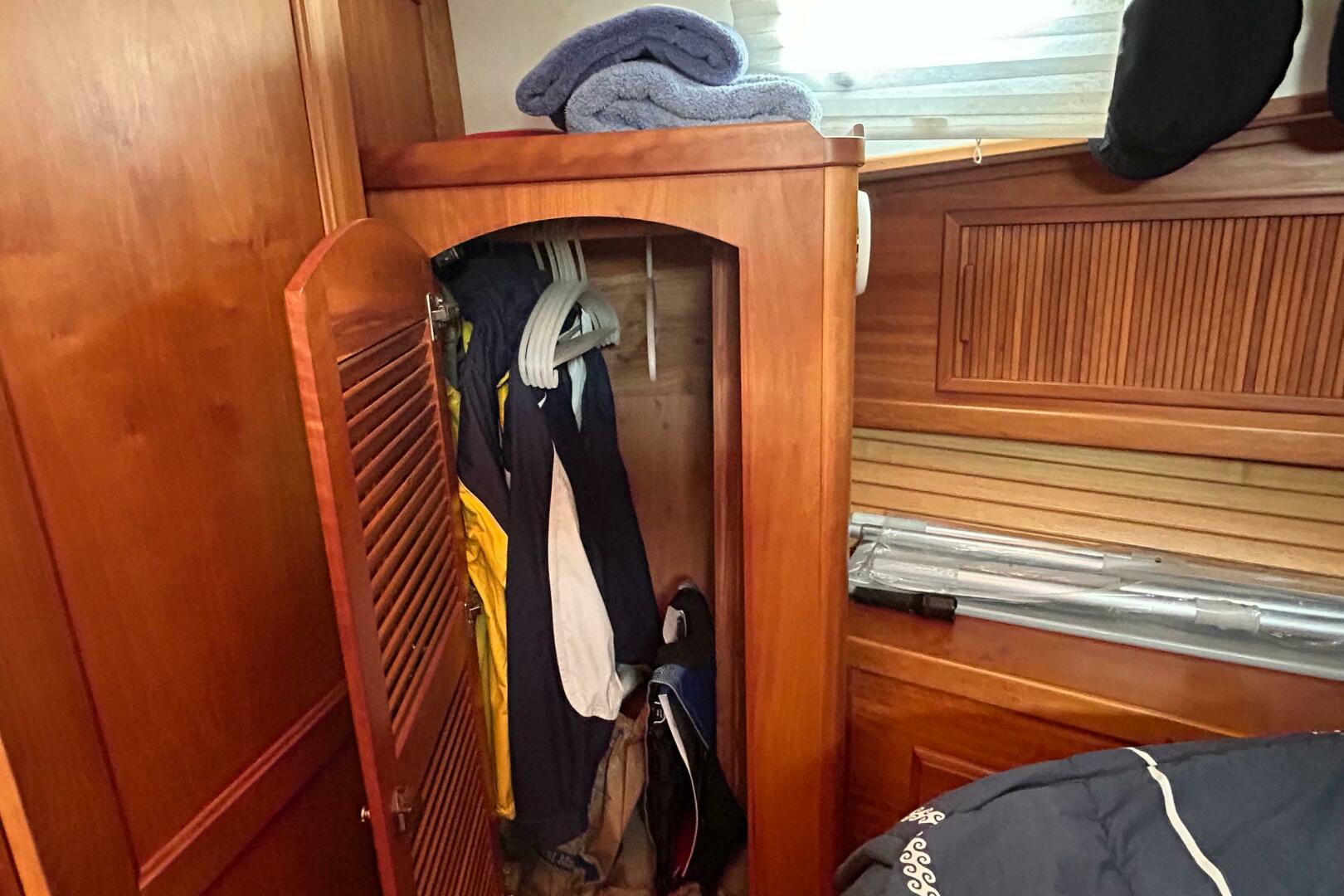2004 Sabre 36 Flybridge - Image 32