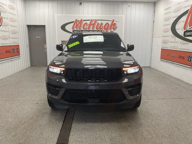 2025 Jeep Grand Cherokee Altitude X 4X4 - Image 2