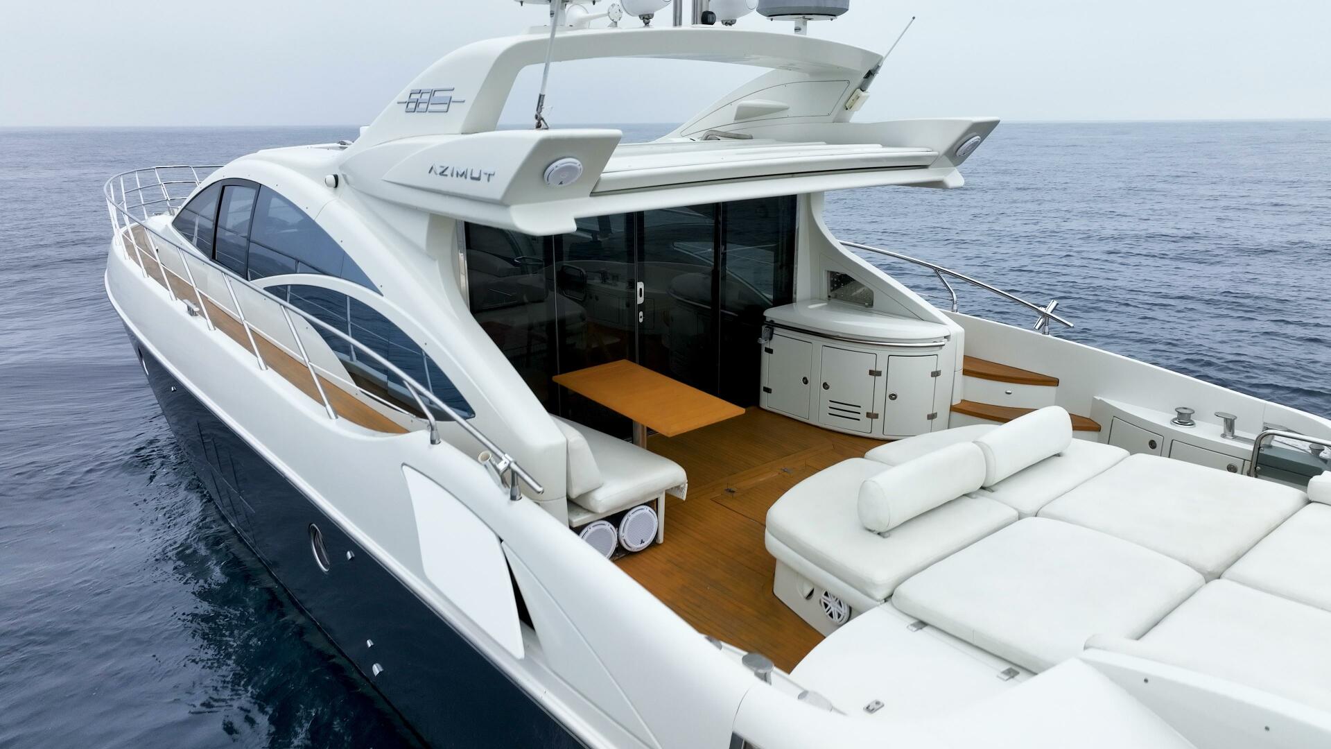 2011 Azimut 68S - Image 29