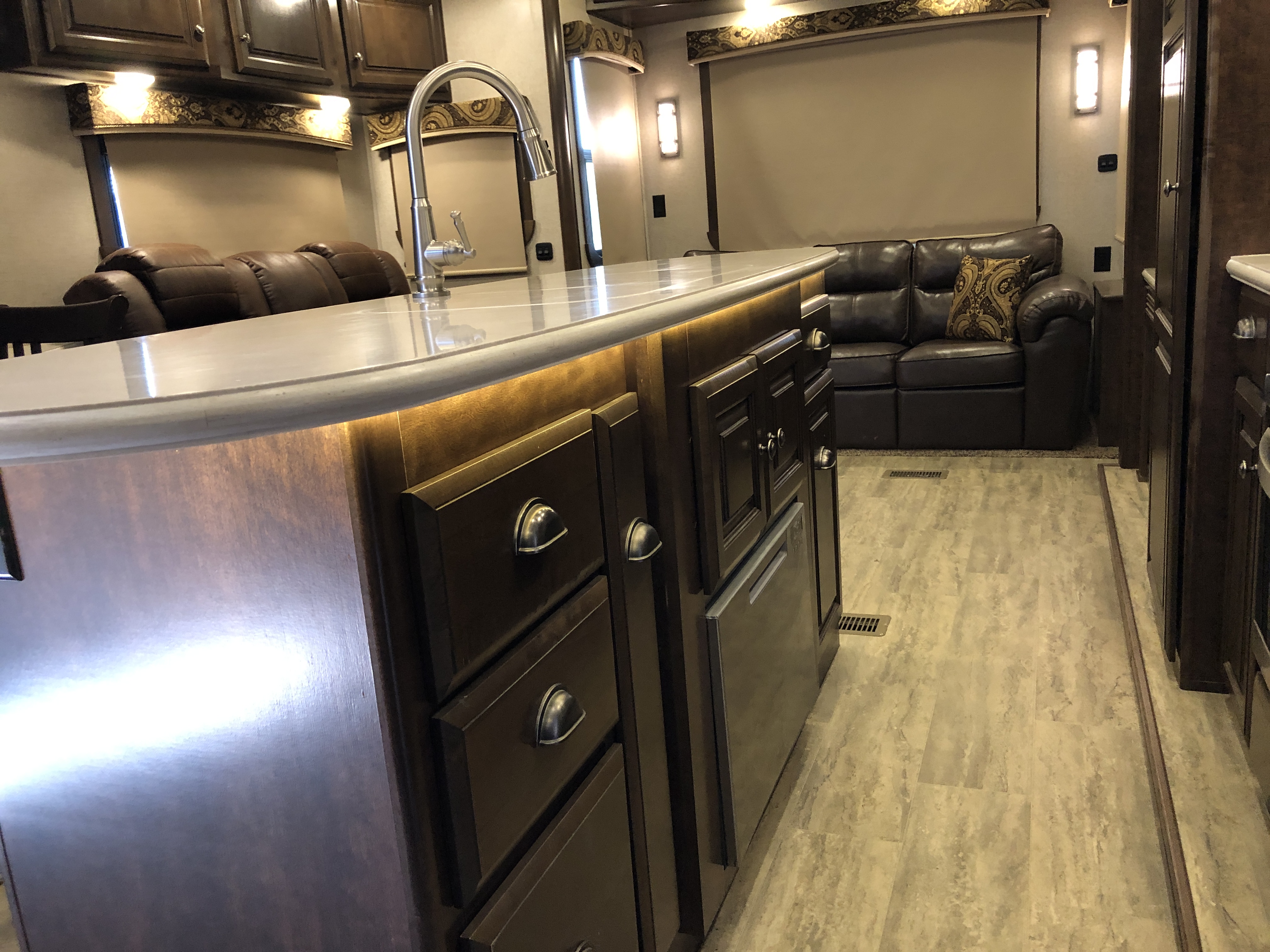 2017 REDWOOD RV 3821RL - Image 28