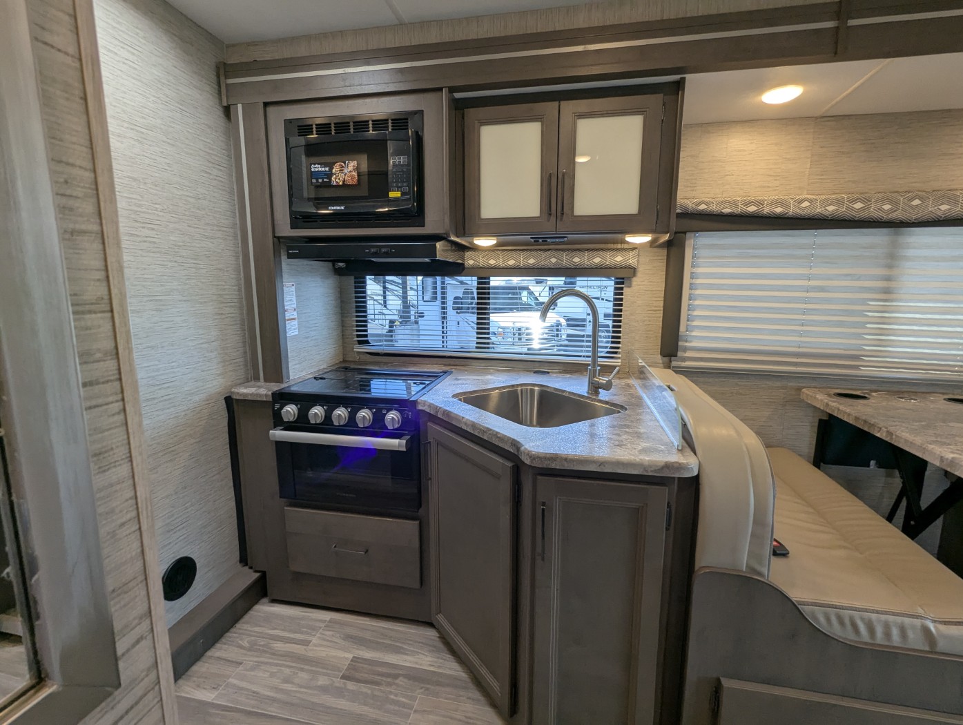 2024 Thor Motor Coach Four Winds 28Z - Image 13