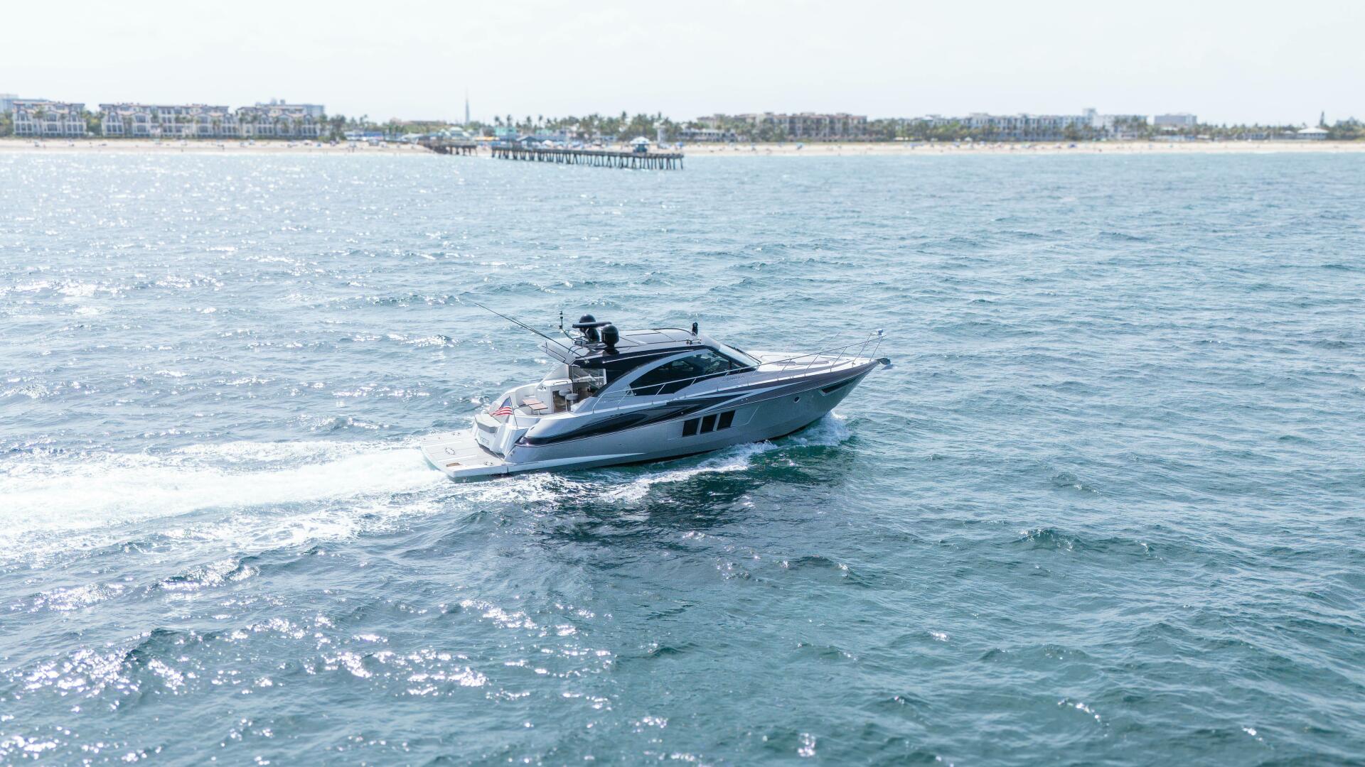 2014 Cruisers Yachts 45 Cantius - Image 3