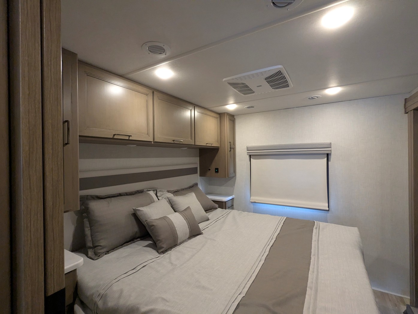 2026 Thor Motor Coach Windsport 35J - Image 26