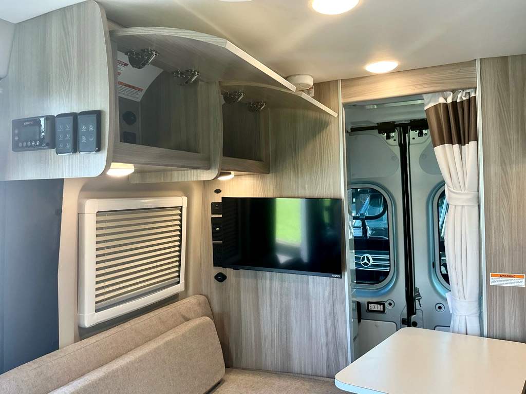 2025 THOR MOTORCOACH 18G - Image 14