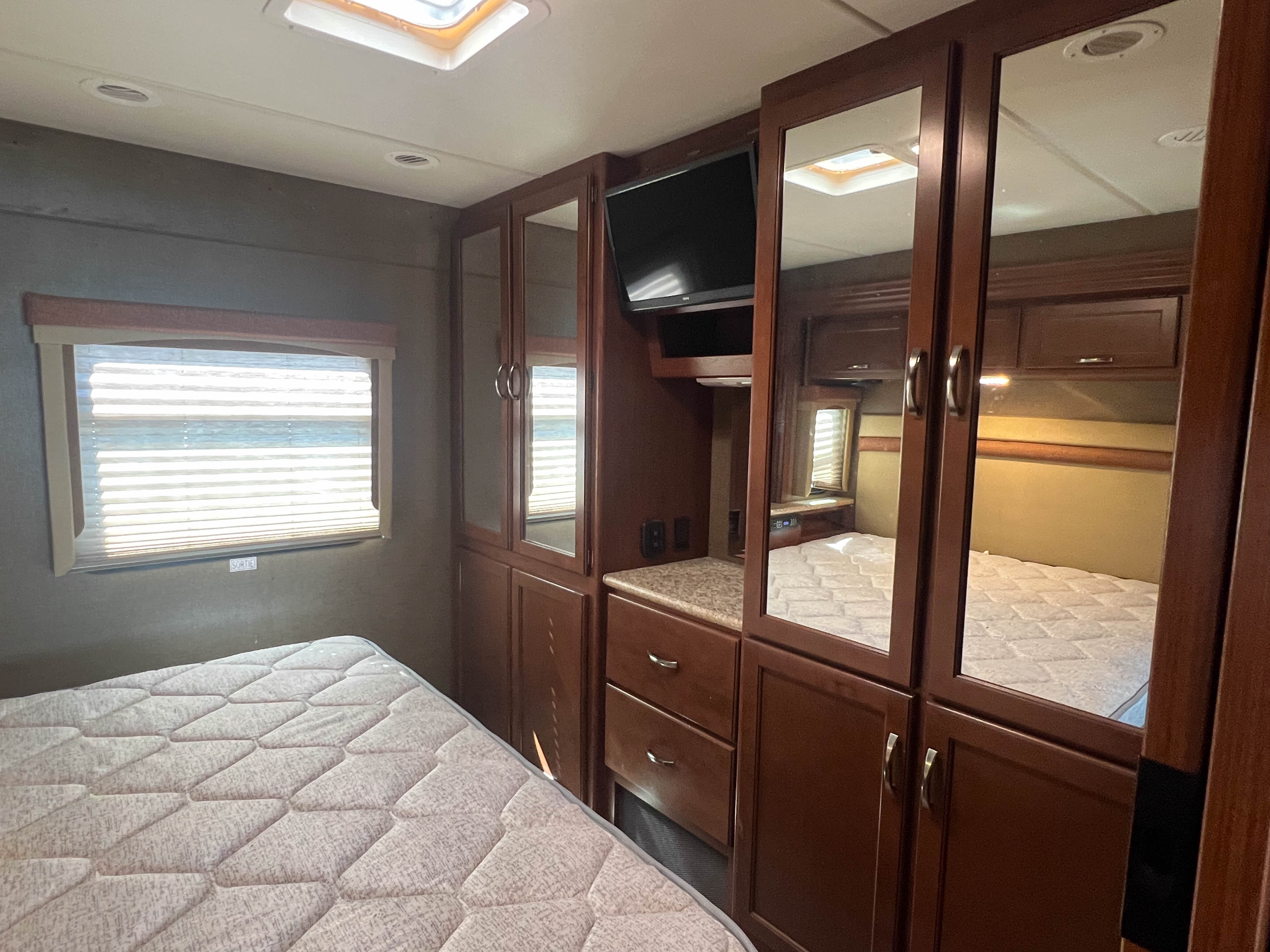 2015 Thor Motor Coach ACE 27.1 - Image 25