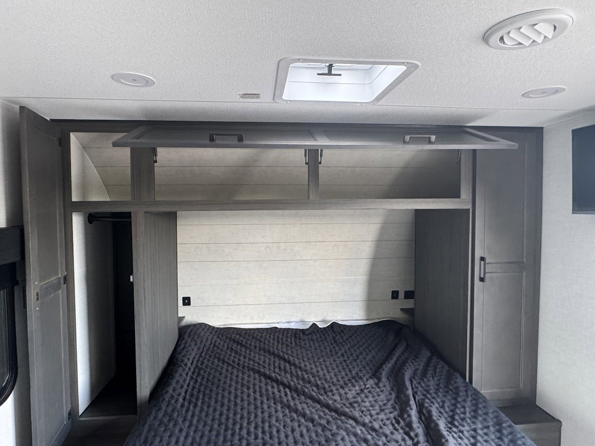 2026 VENTURE RV STRATUS 211VBH - Image 42
