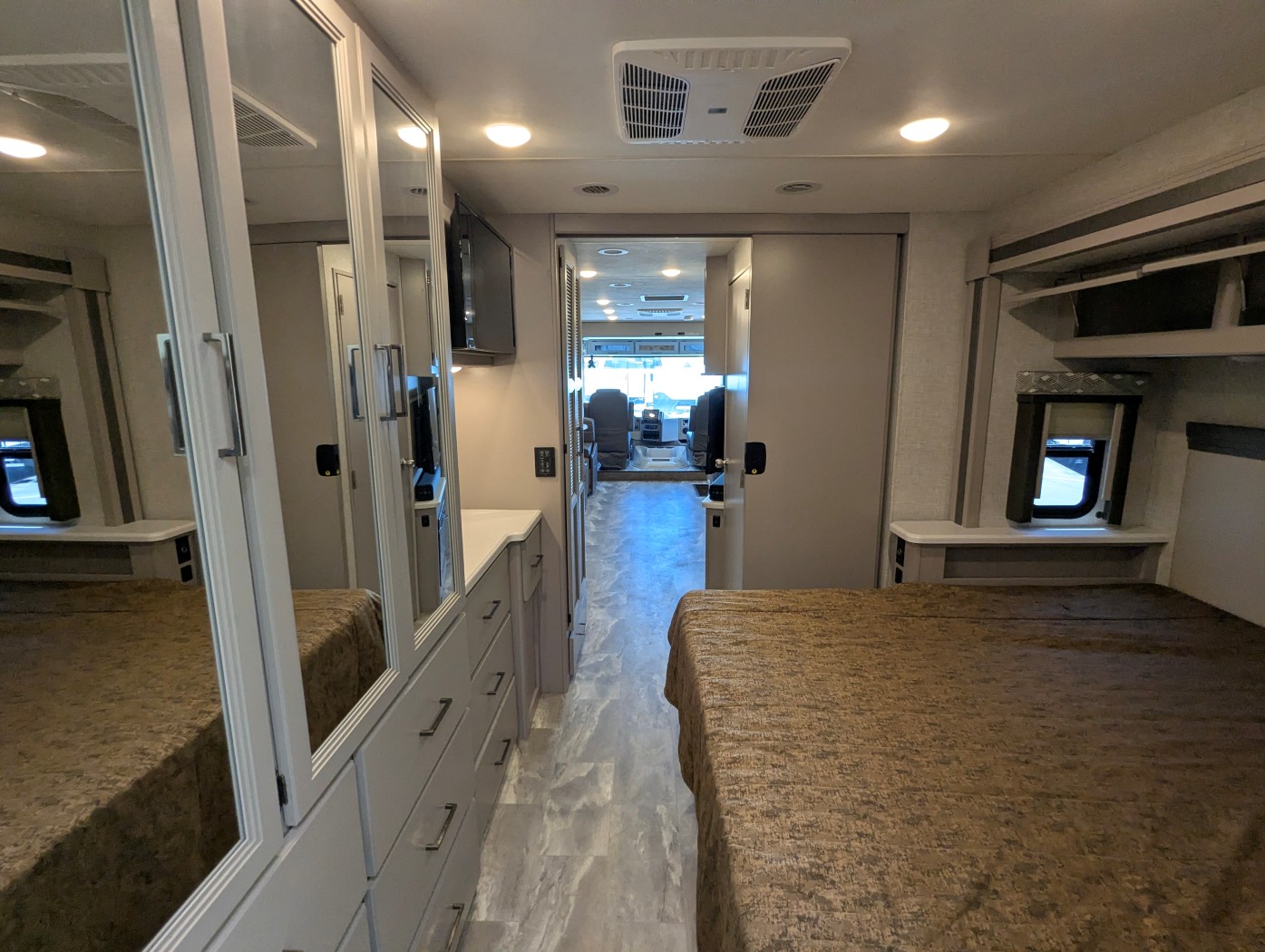 2022 Thor Motor Coach Windsport 35M - Image 35
