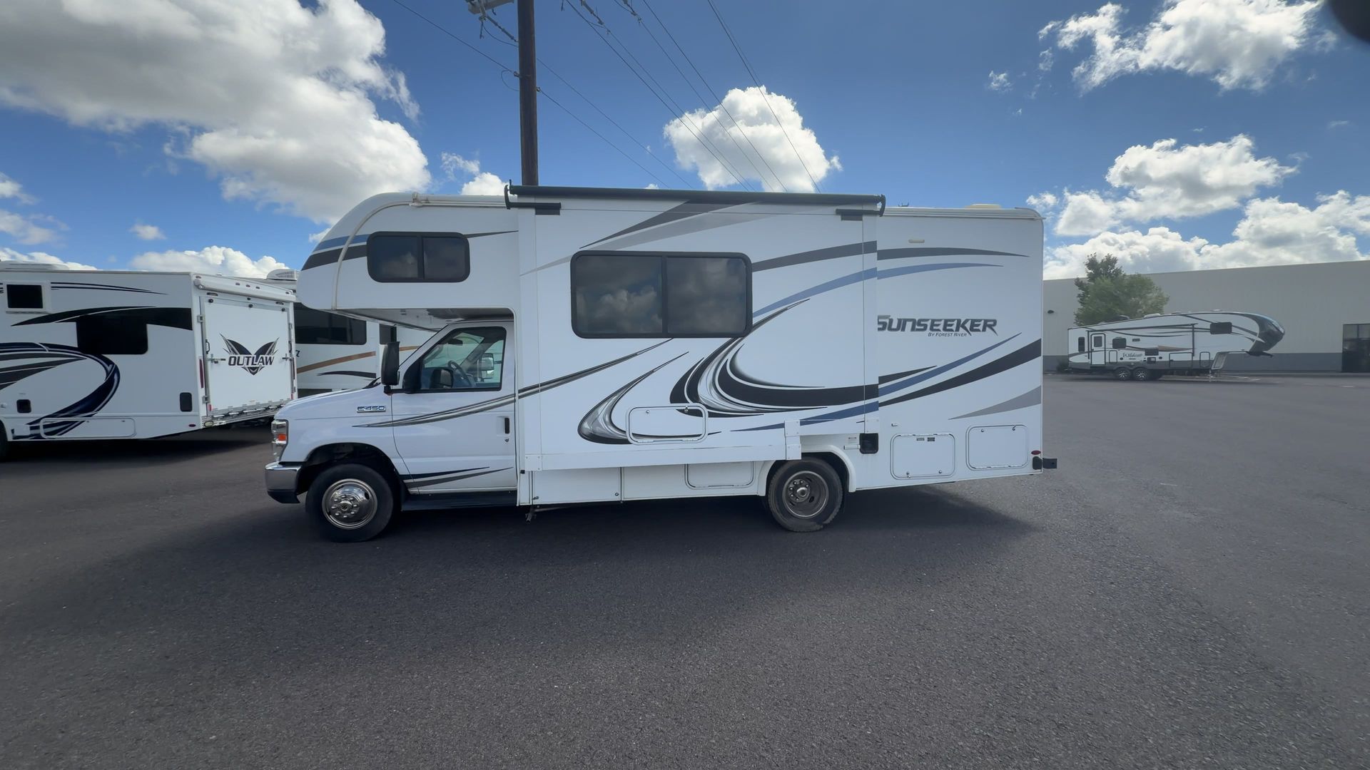 2020 Forest River Sunseeker 2290S - Image 4