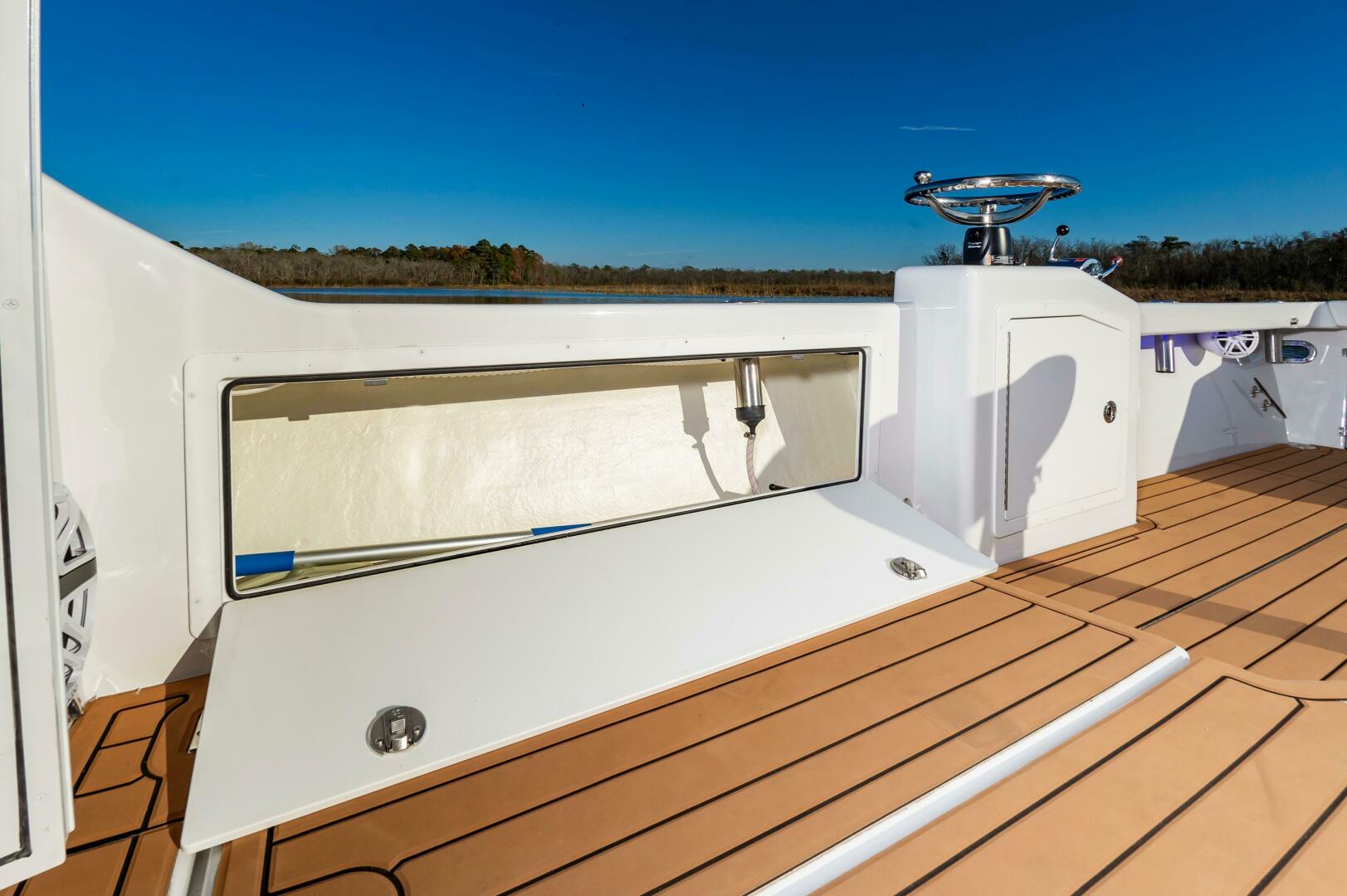 2024 Custom Chesapeake Bay Built Custom 33' - Image 18