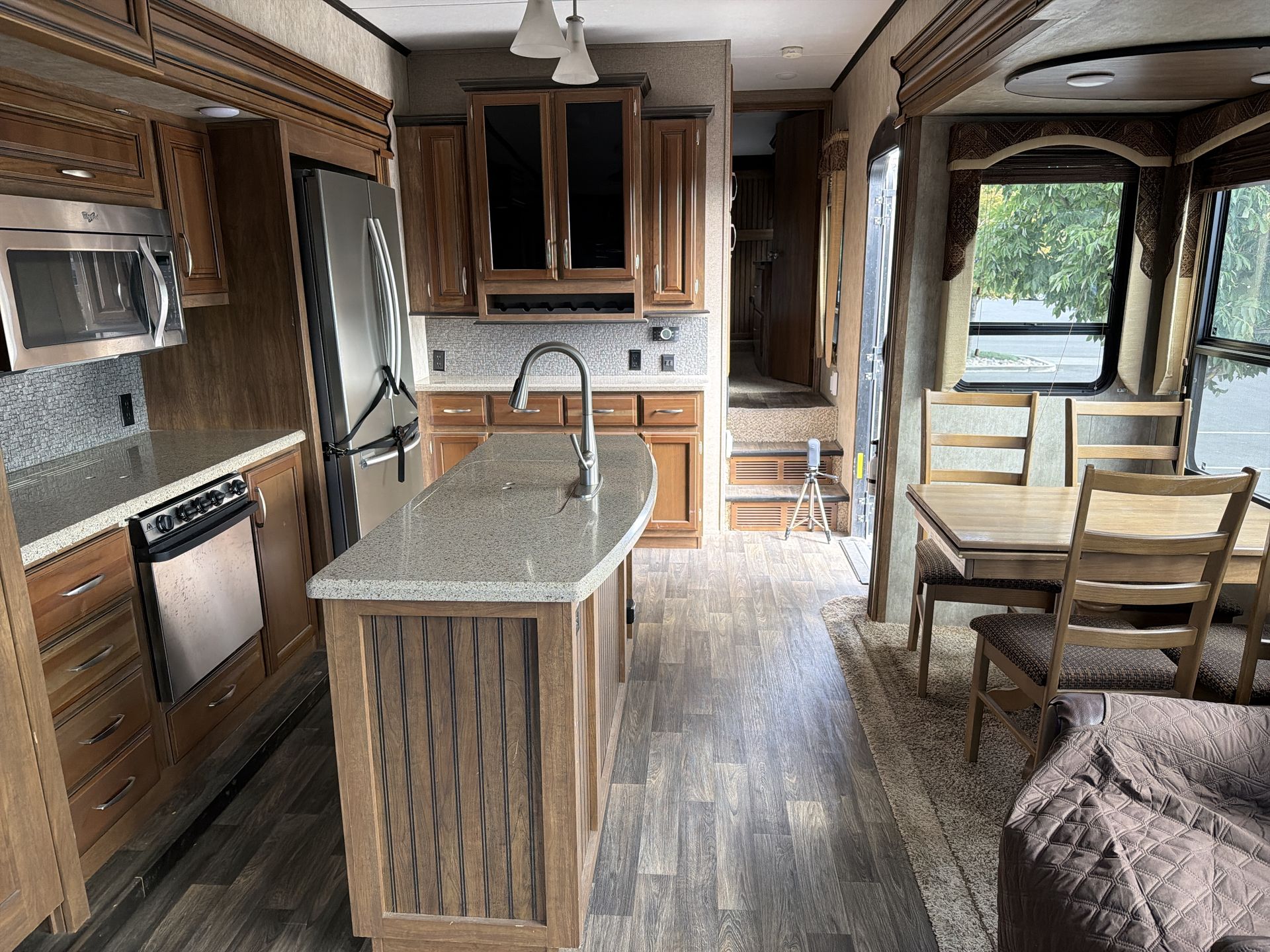 2015 Keystone Montana High Country 353RL - Image 17