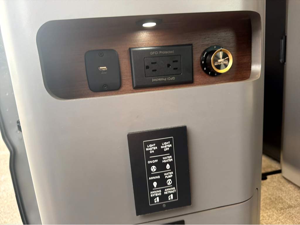 2027 GRAND DESIGN LINEAGE SERIESVP LVP2 - Image 11