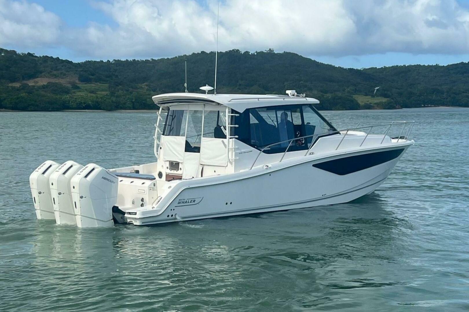 2022 Boston Whaler Conquest 405 - Image 5