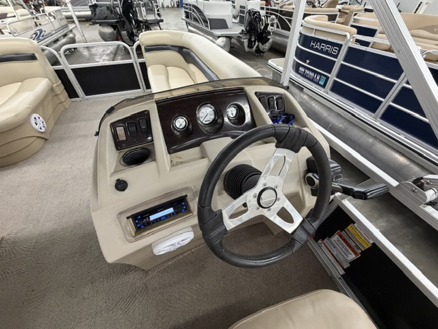 2012 BENNINGTON 20 SL - Image 16