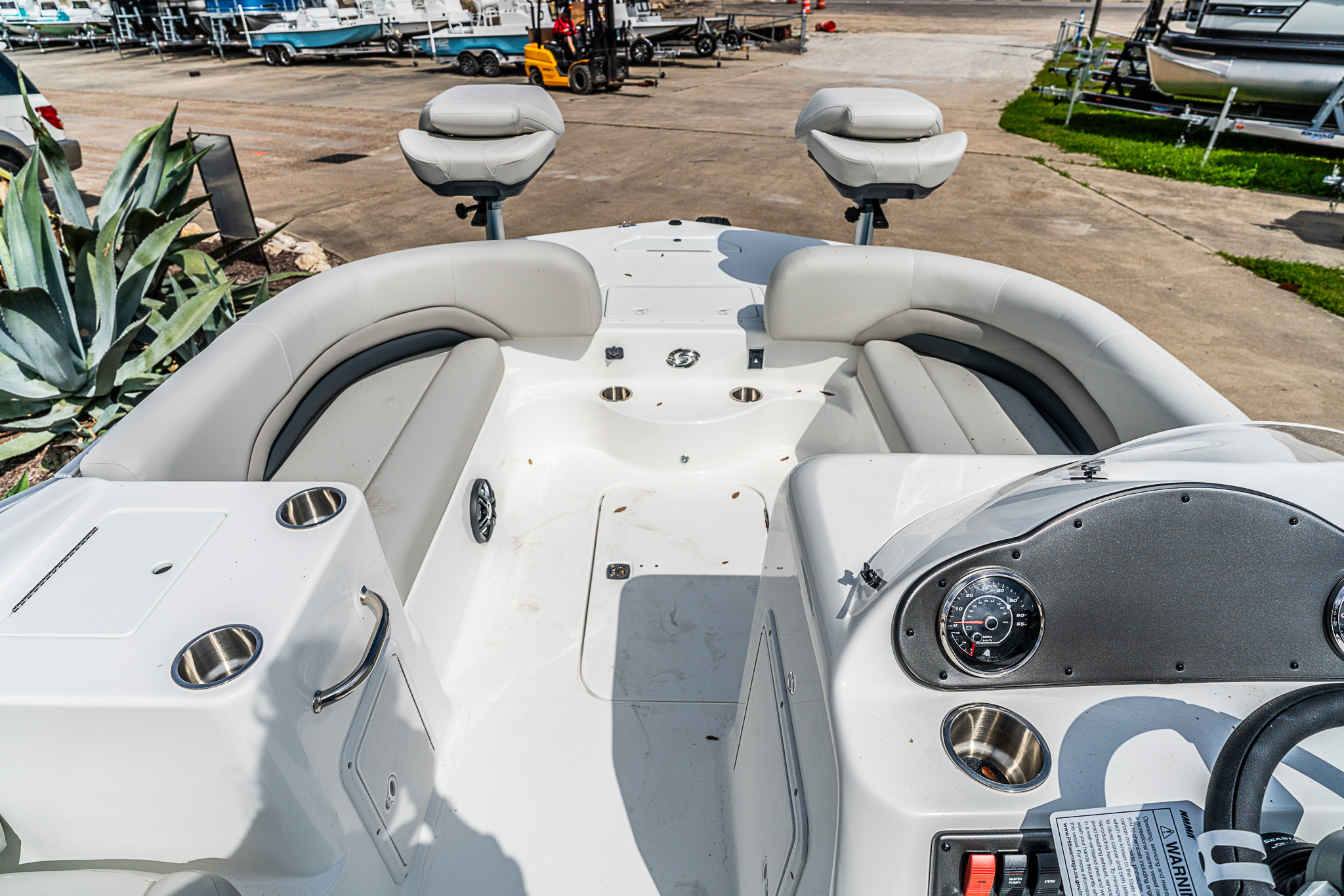 2026 HURRICANE 2026 FUNDECK 198 RE - Image 9