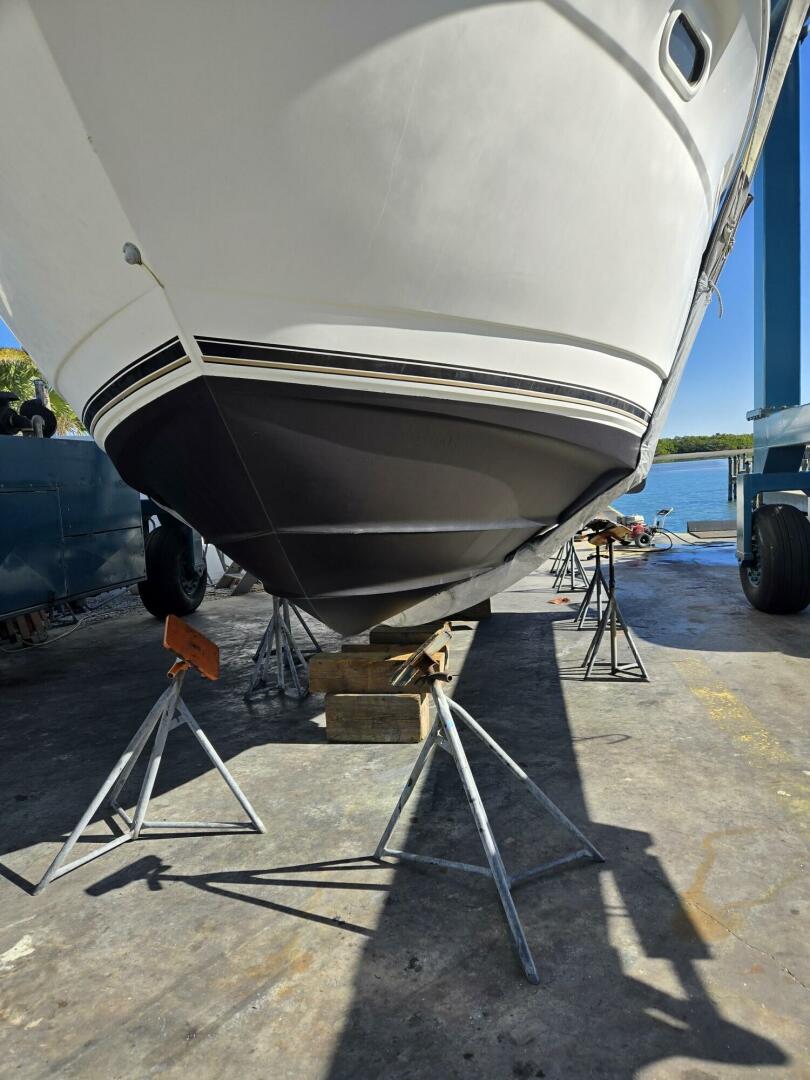 2004 Cruisers Yachts - Image 39