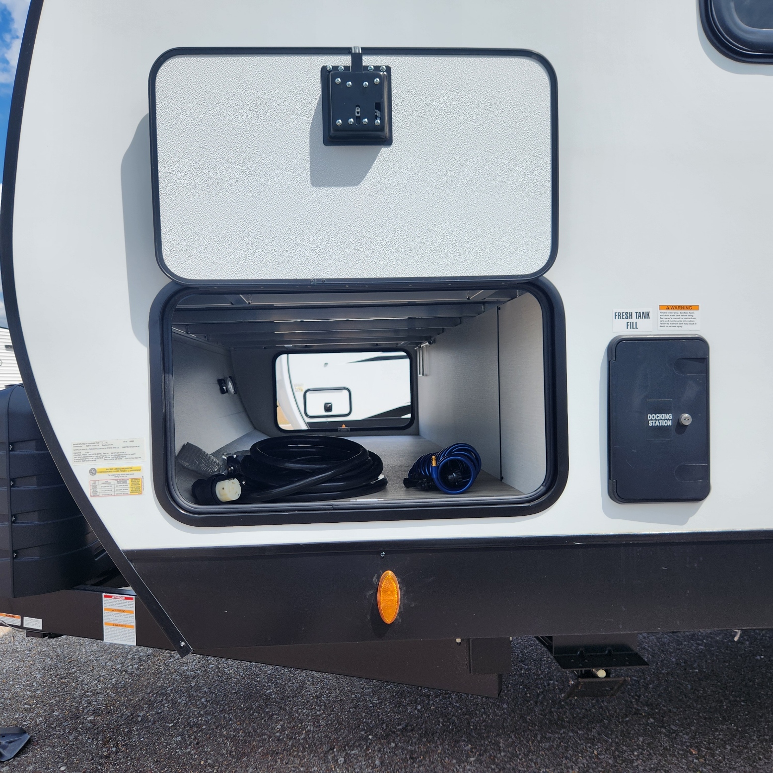 2026 VENTURE RV SPORTTREK 327VIK - Image 11