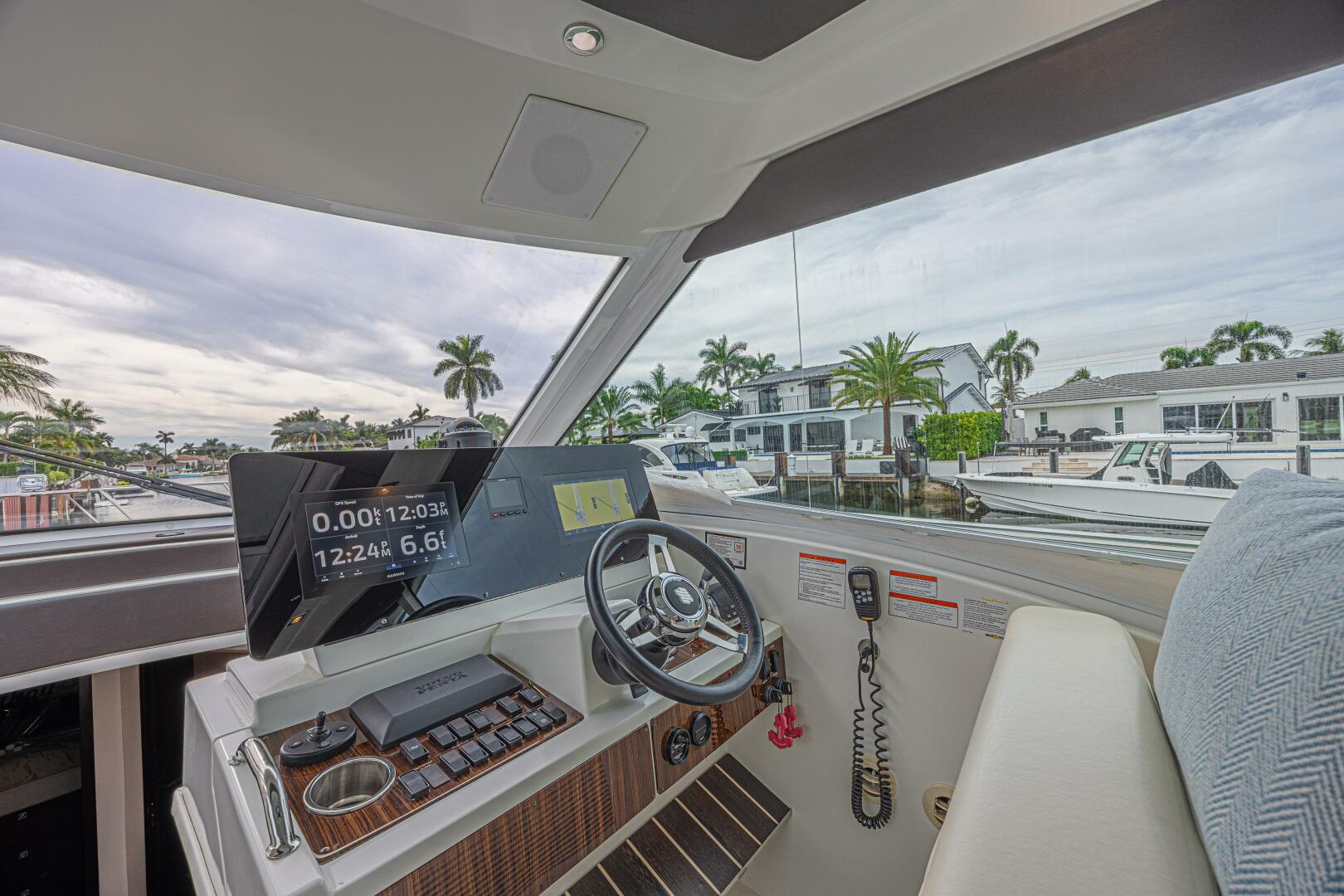 2012 Cruisers Yachts 48 Cantius - Image 25
