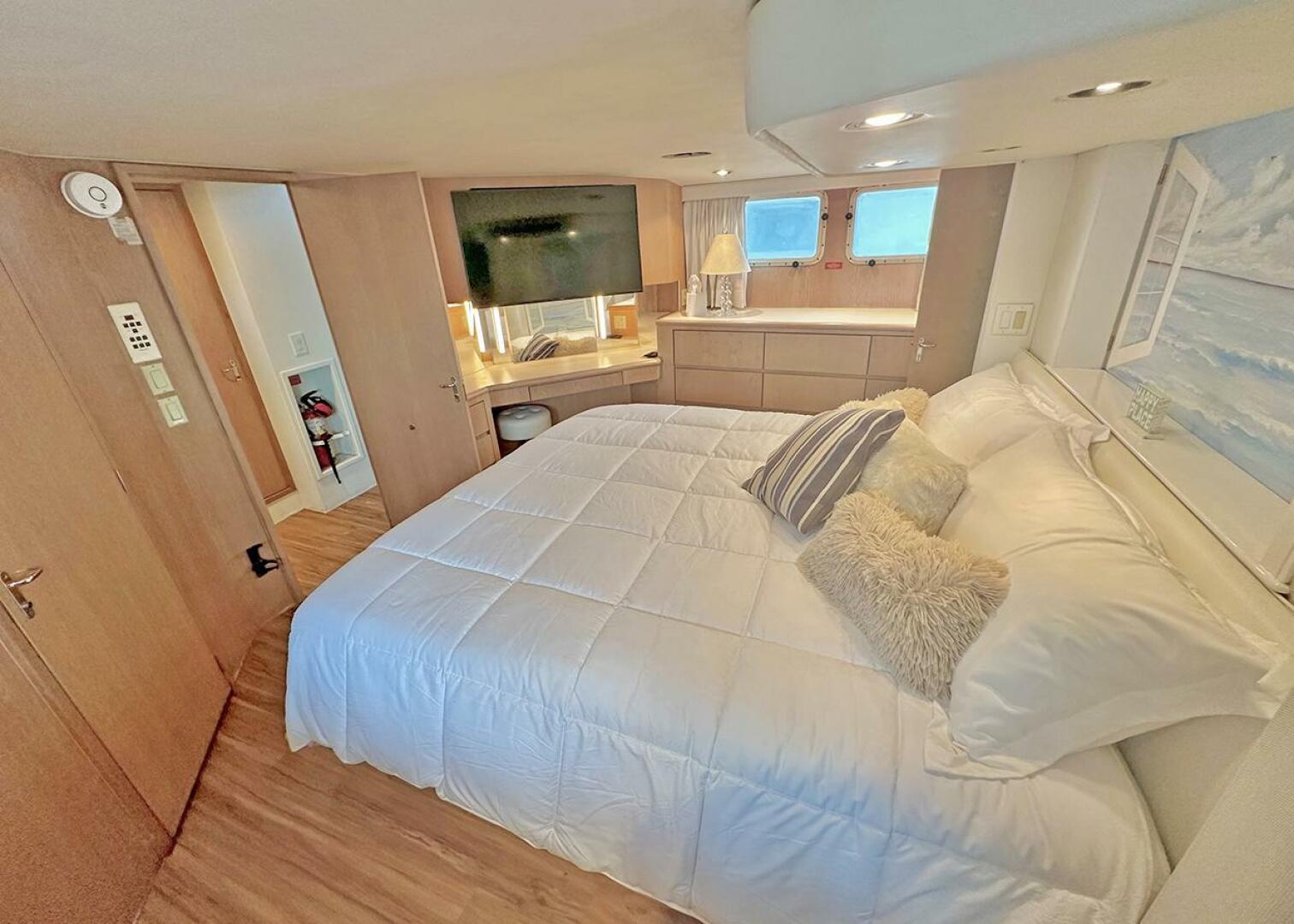 1994 Hatteras Cockpit Motoryacht - Image 34
