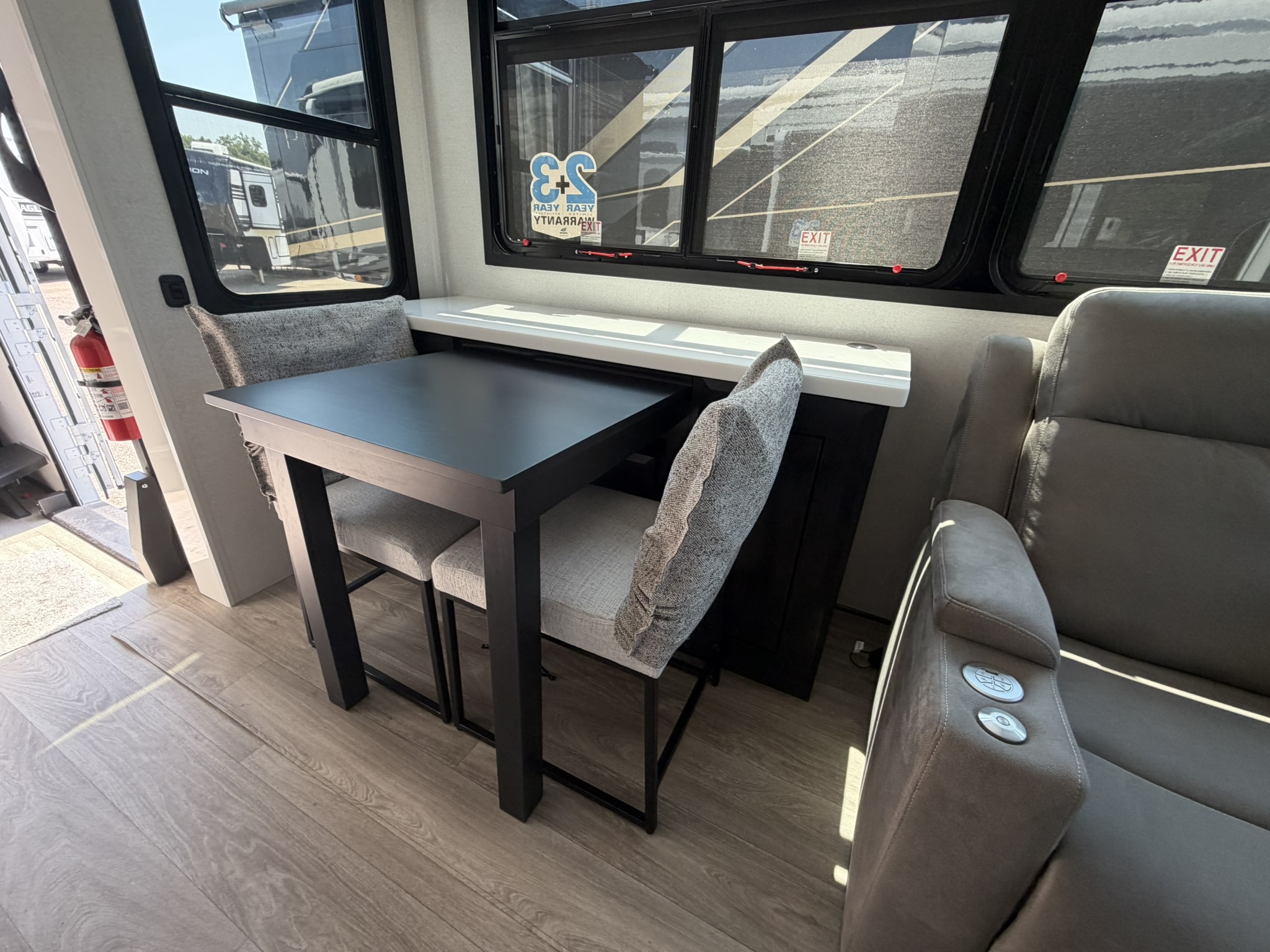 2027 JAYCO PINNACLE 32RLTS - Image 29
