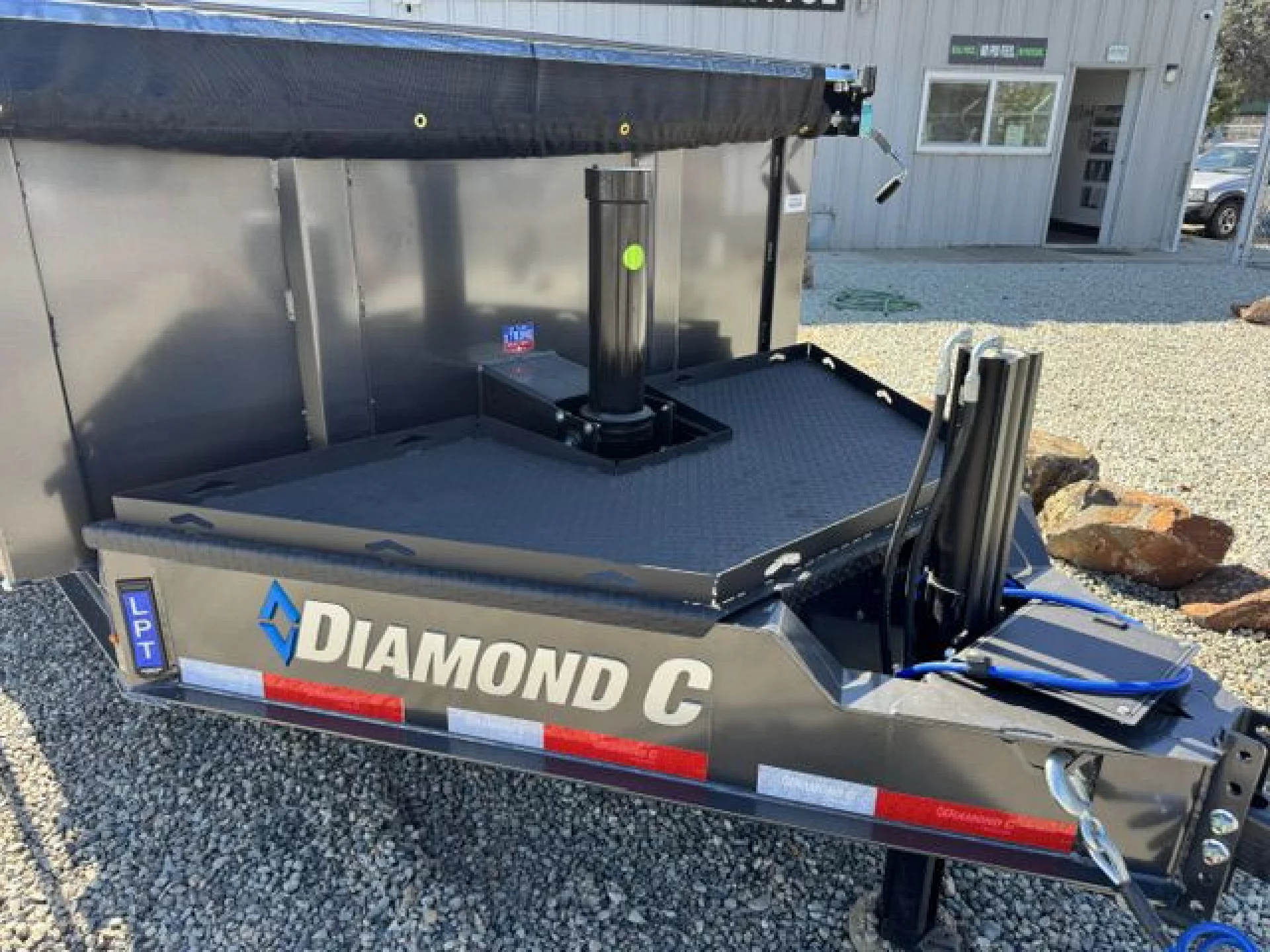 2027 DIAMOND C TRAILERS DIAMOND C LPT 207 HEAVY DUTY 14X82 32 SIDES PACESETTER - Image 2