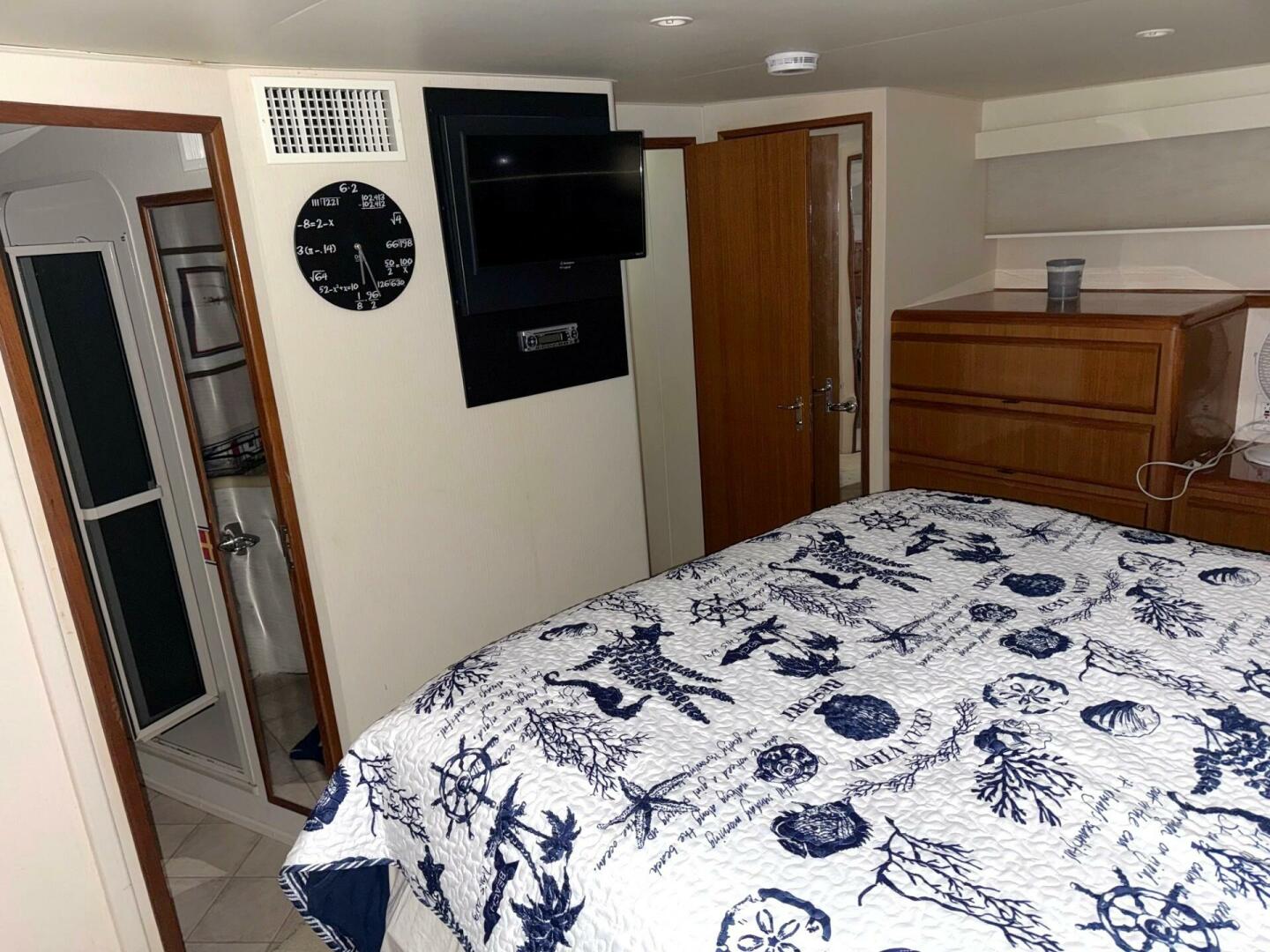 1998 Viking Motor Yacht - Image 23
