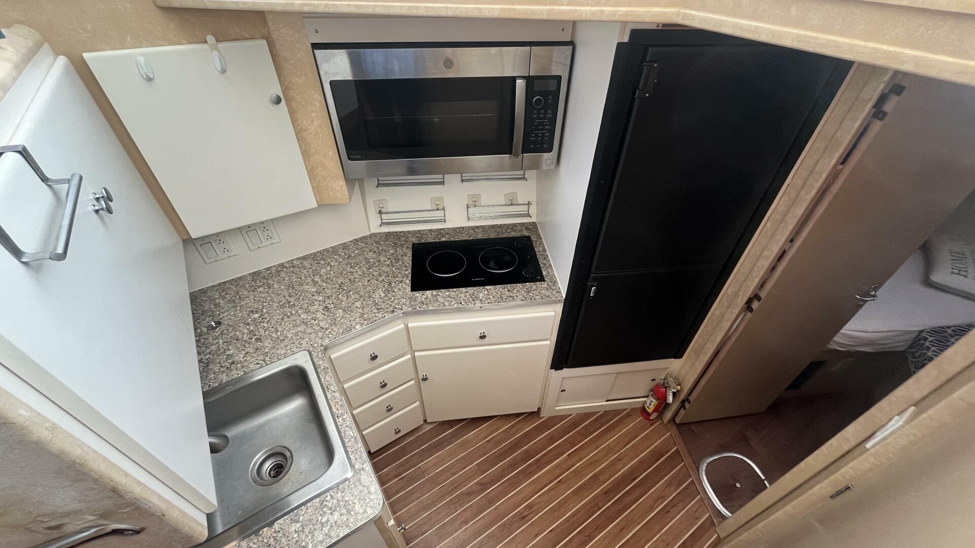 1994 Hatteras Double Cabin - Image 31