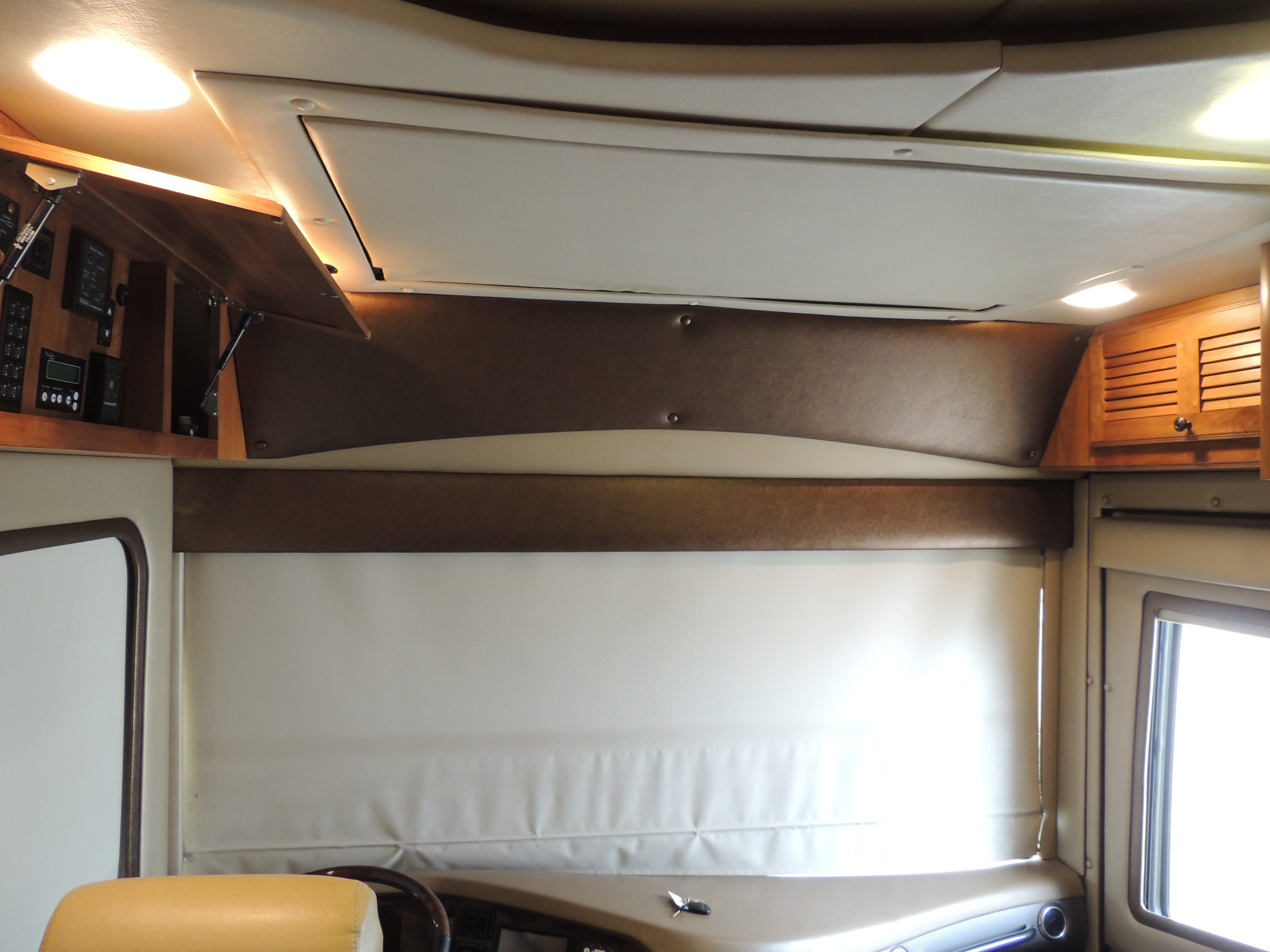 2012 Foretravel IH 45 - exterior 8