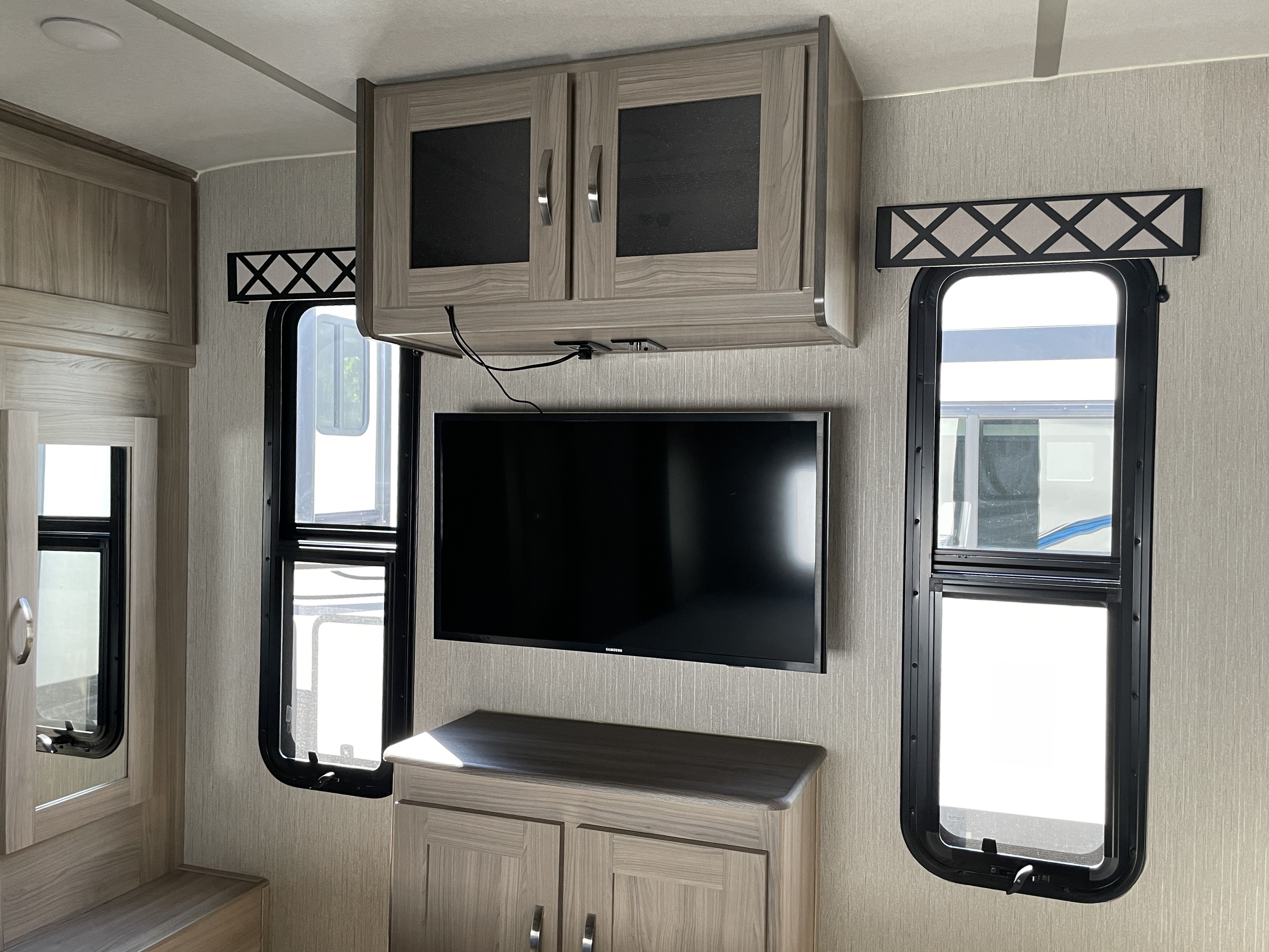 2021 Coachmen Freedom Express Liberty Edition 324RLDSLE - Image 20