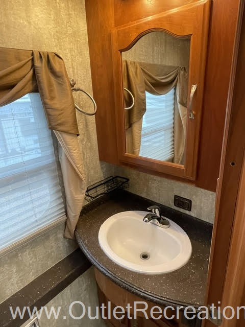 2009 COACHMEN SPORTSCOACH LEGEND 40QIK - Image 29