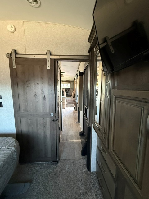 2019 Keystone Montana High Country 3731FL - Image 21
