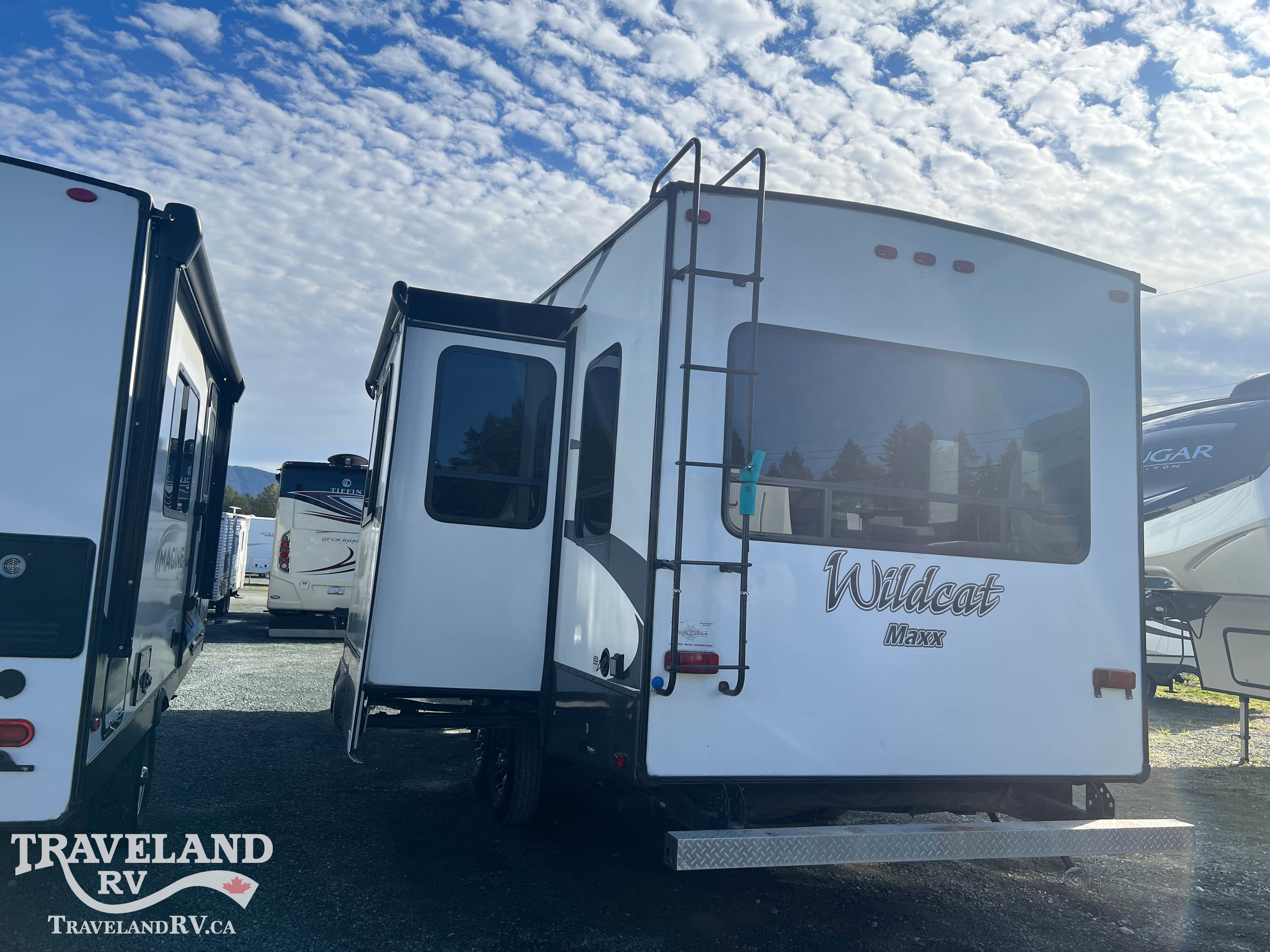 2016 Forest River WILDCAT 242RL - Image 6