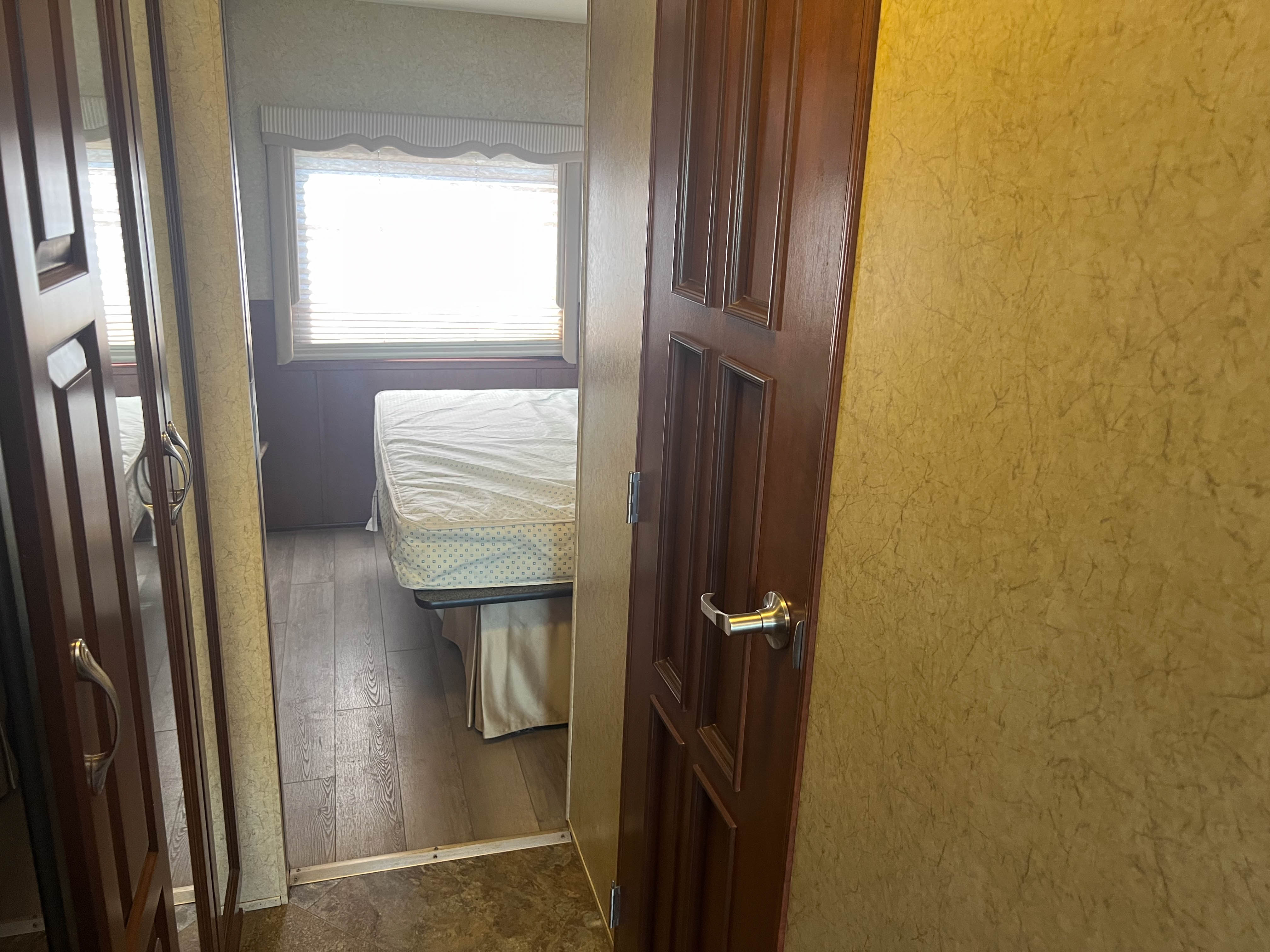 2011 NEWMAR BAYSTAR 3302 - Image 29