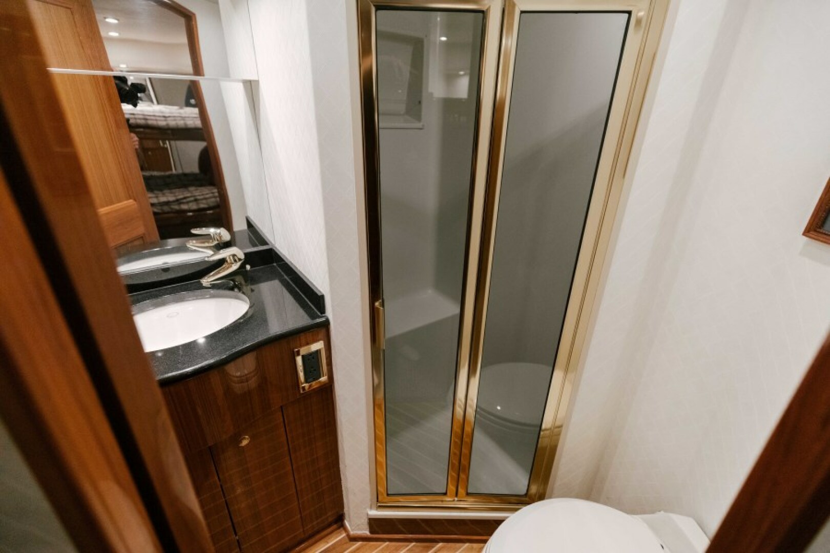 2006 Viking 74 Enclosed Bridge - Image 36