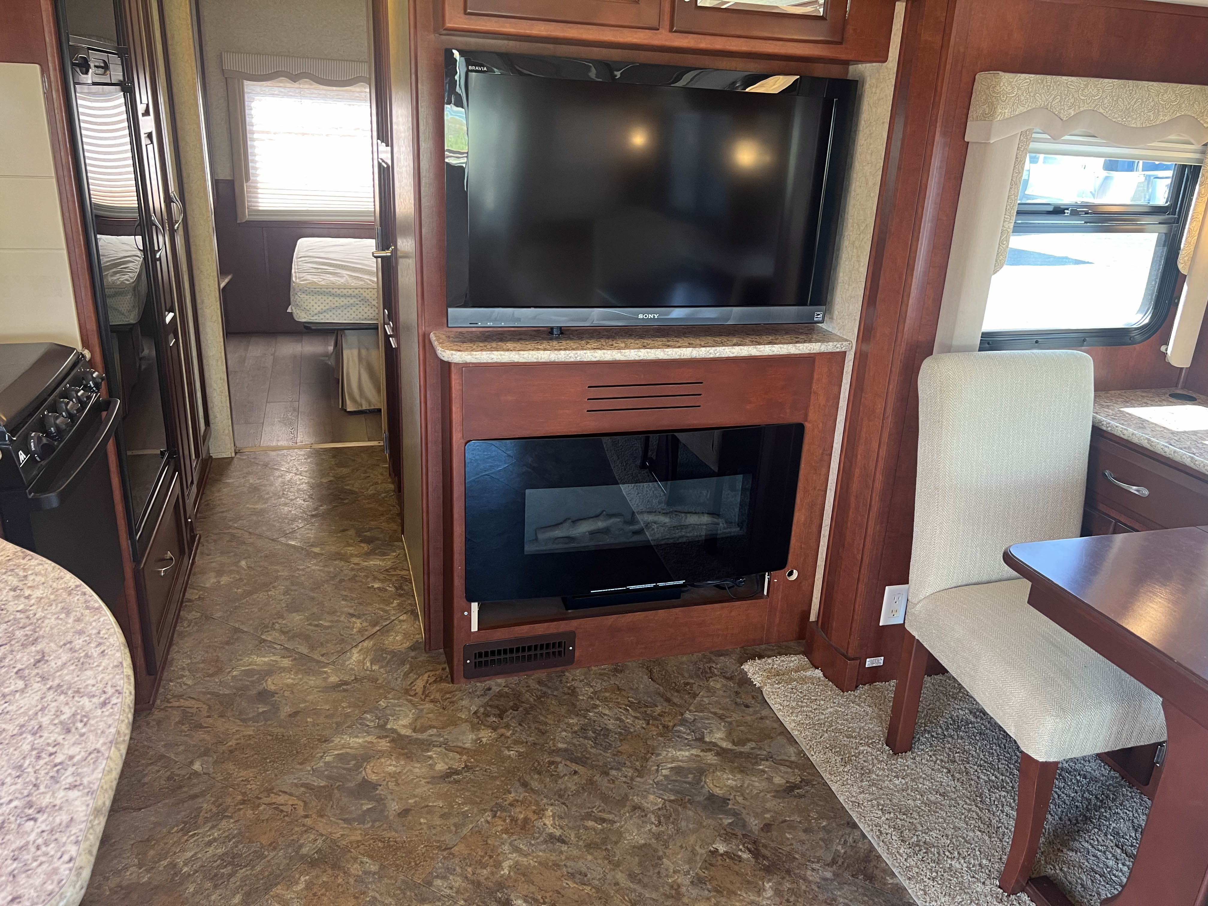 2011 NEWMAR BAYSTAR 3302 - Image 20