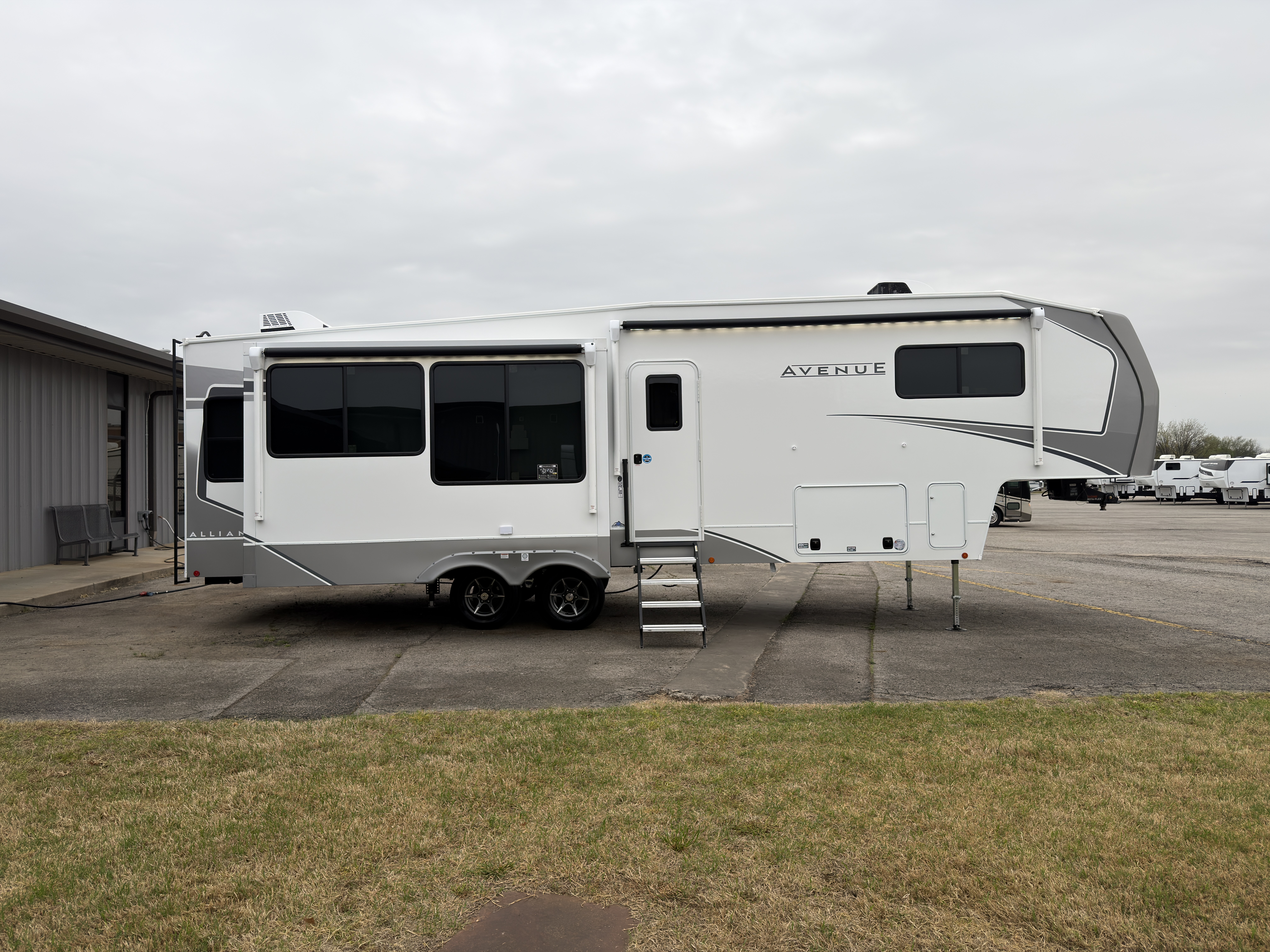 2026 Alliance RV Avenue 32RLS - Image 8