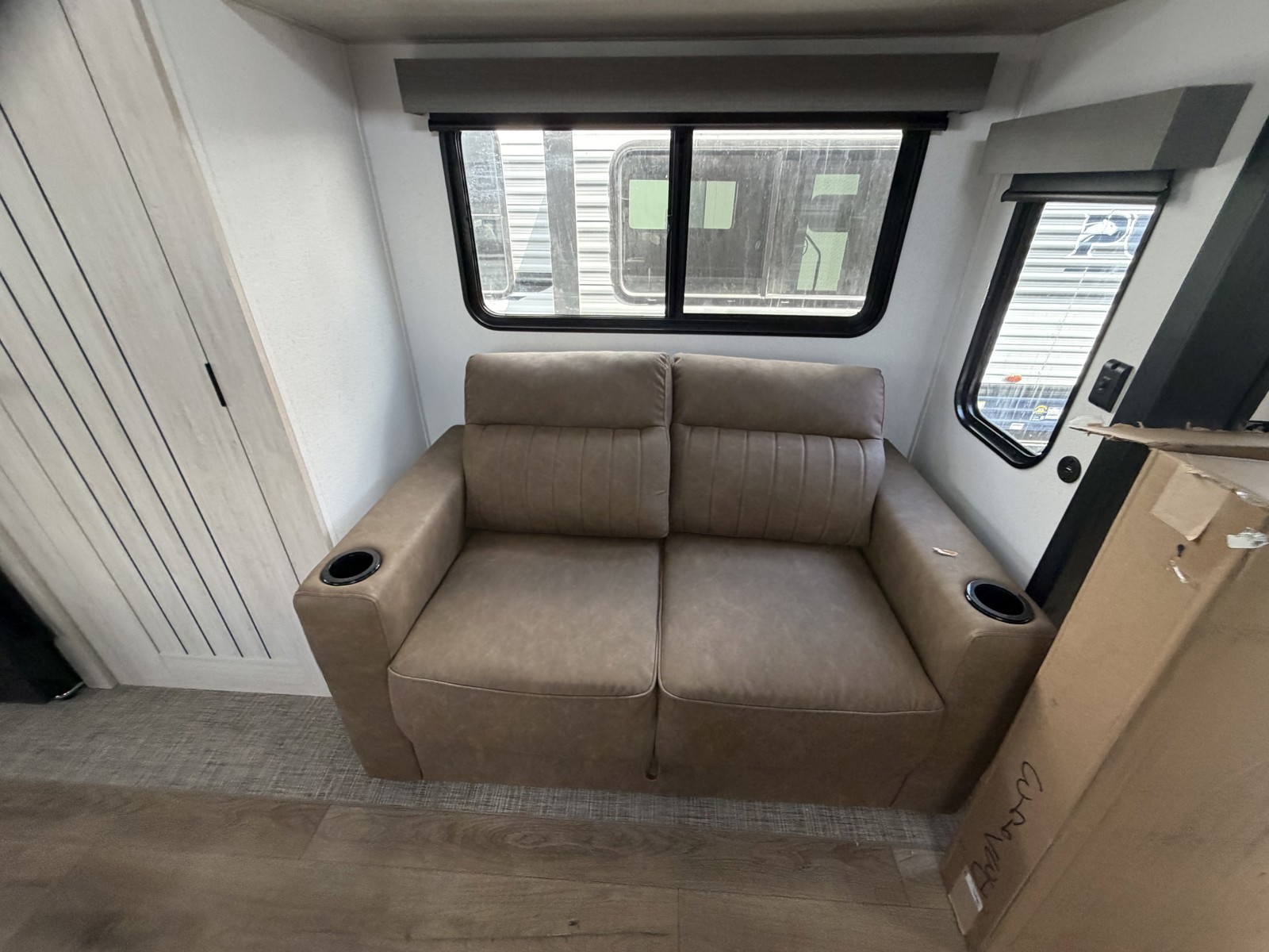 2026 PALOMINO 403LFT - Image 26