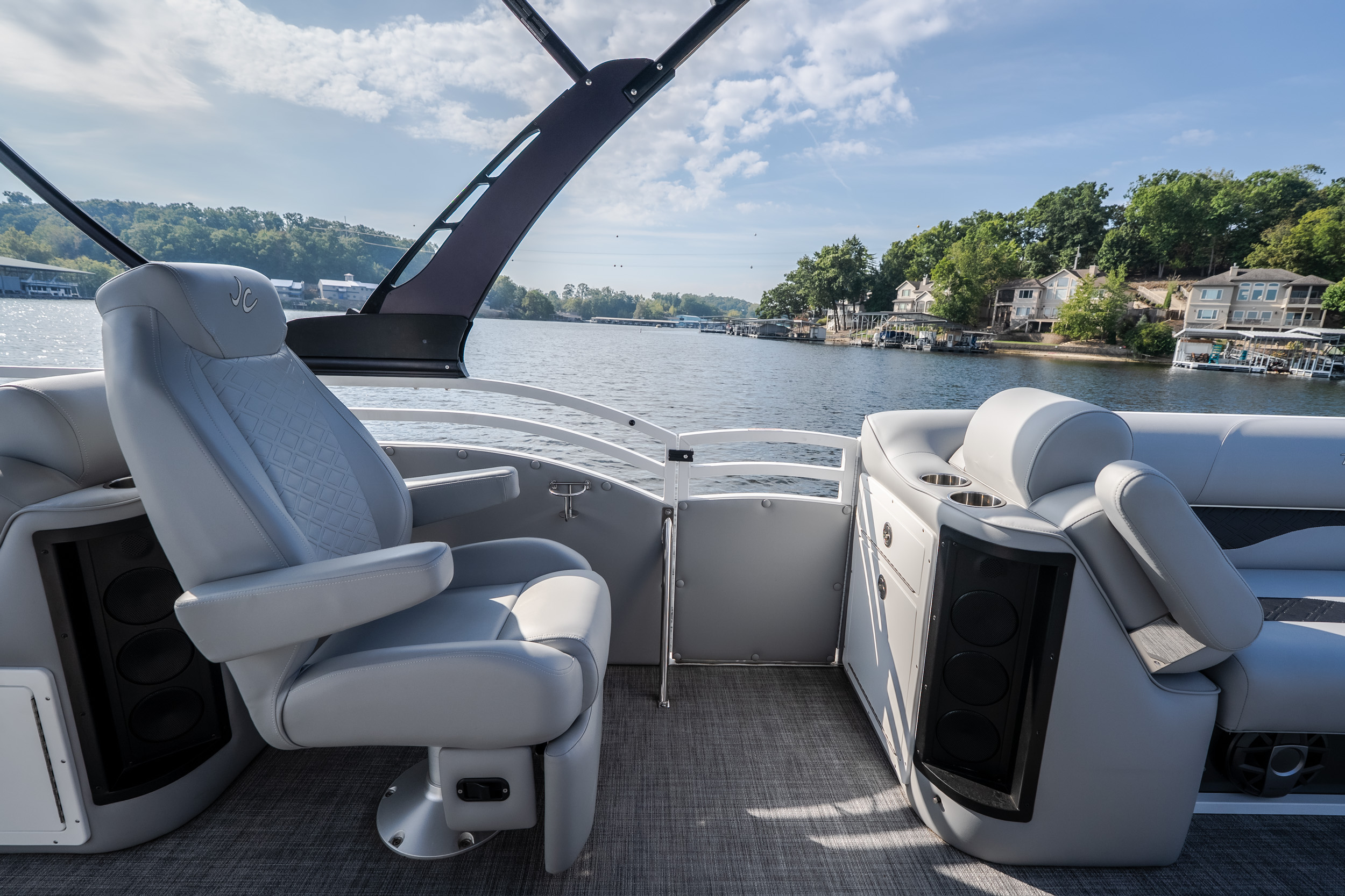 2025 JC Tritoon NepToon 25TT Sport DSL, Bow Chaise Arms - Image 15